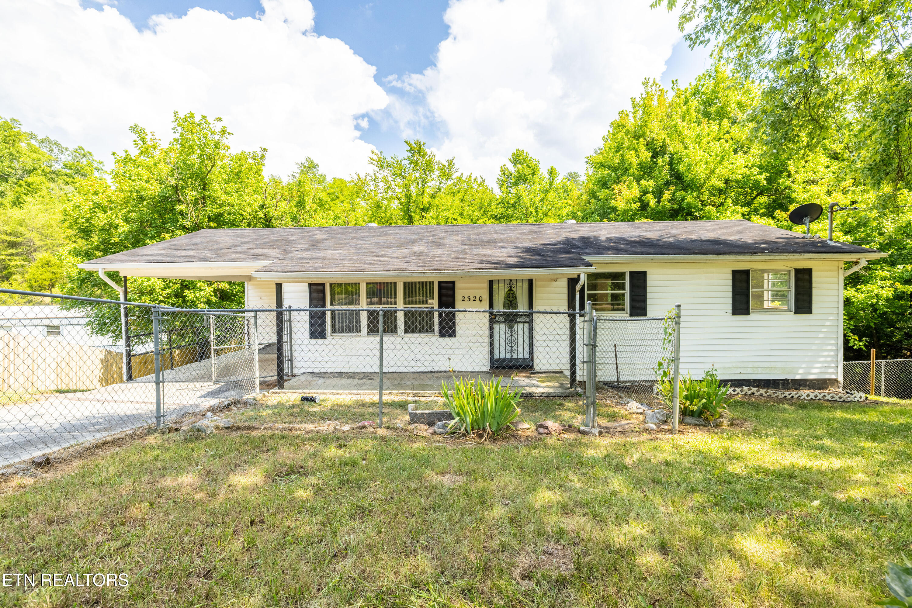 2320/2316 Midway Rd Property Photo 1