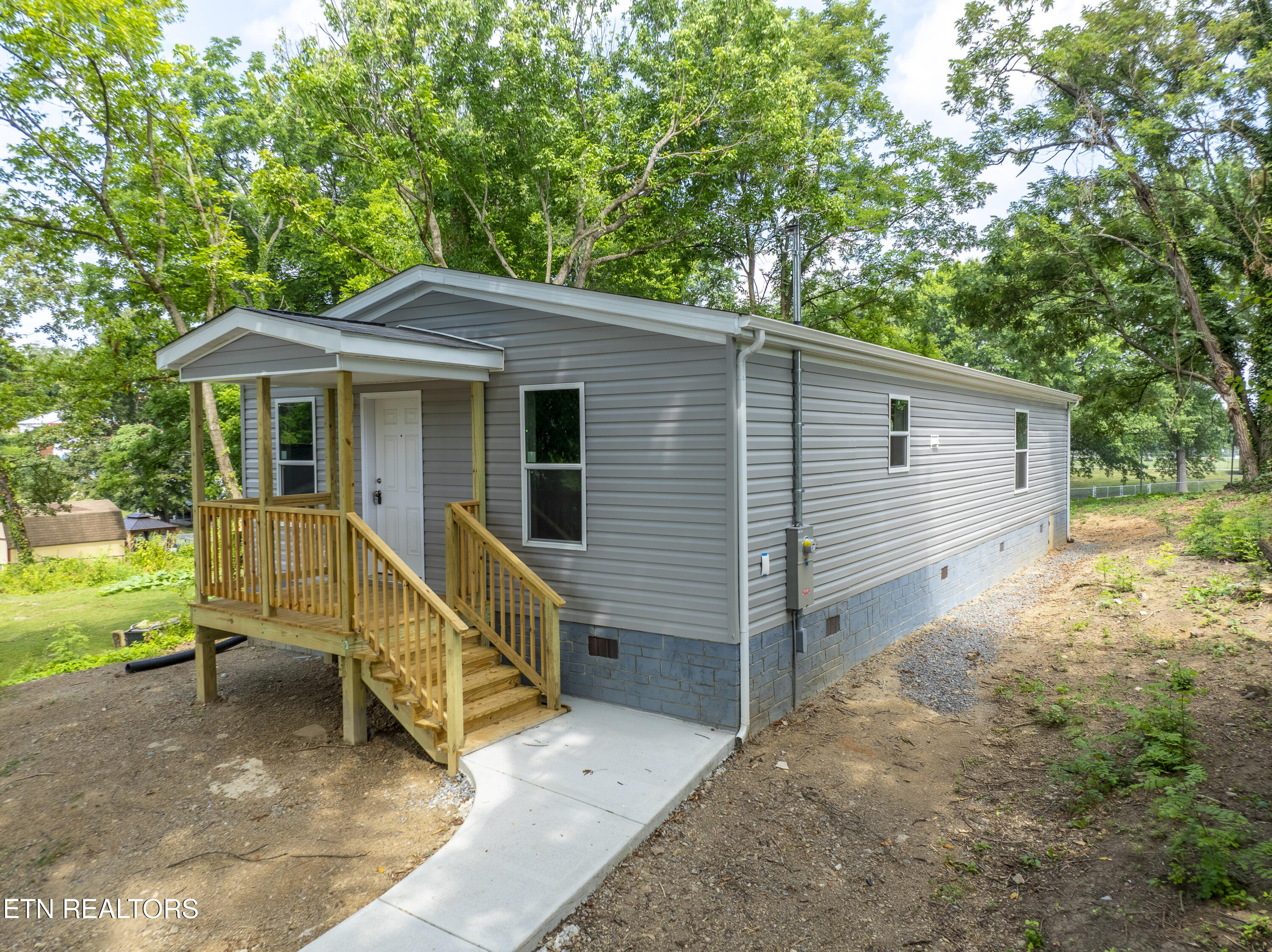 417 Cain Ave Property Photo 1