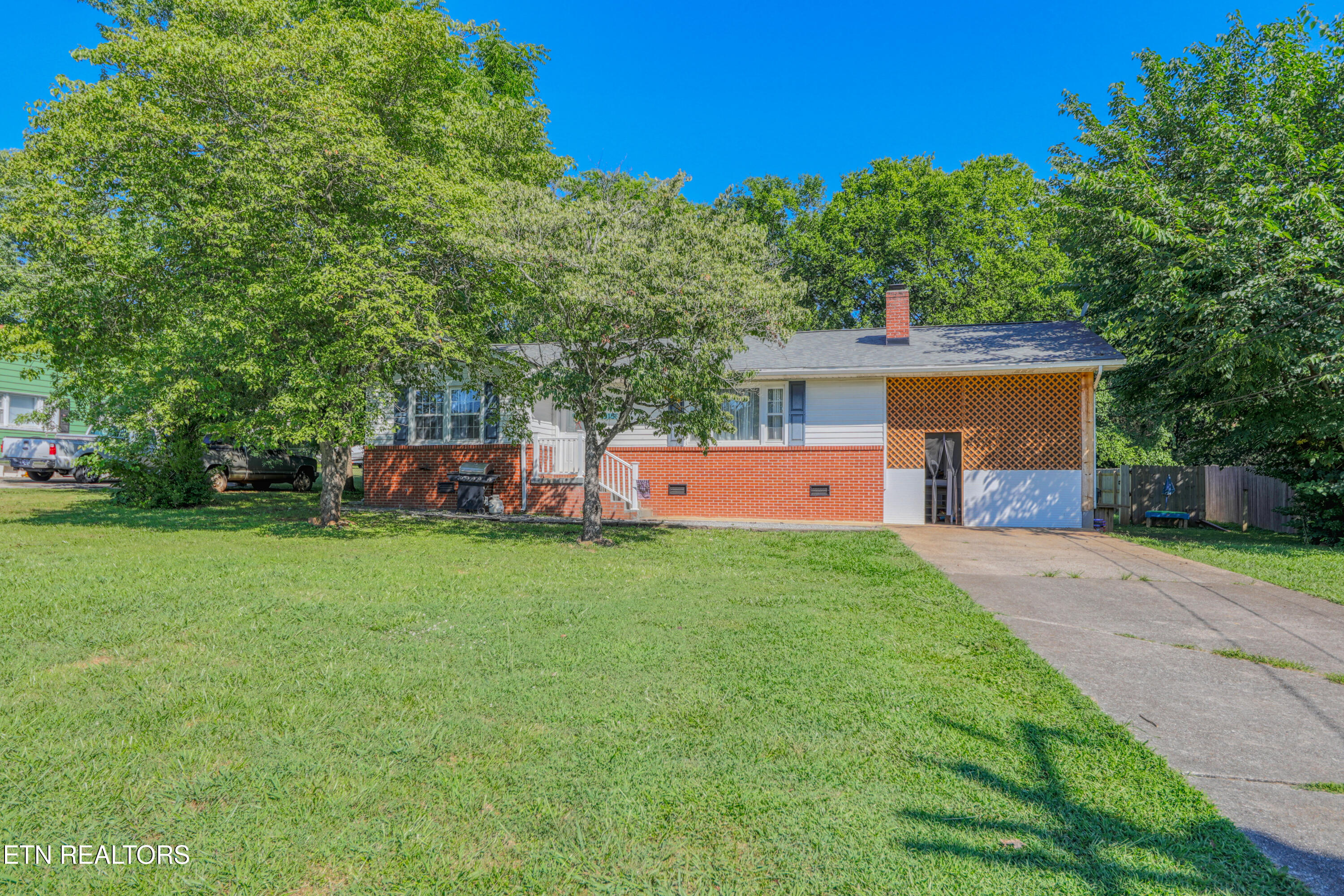 1515 Charles Drive Property Photo 1