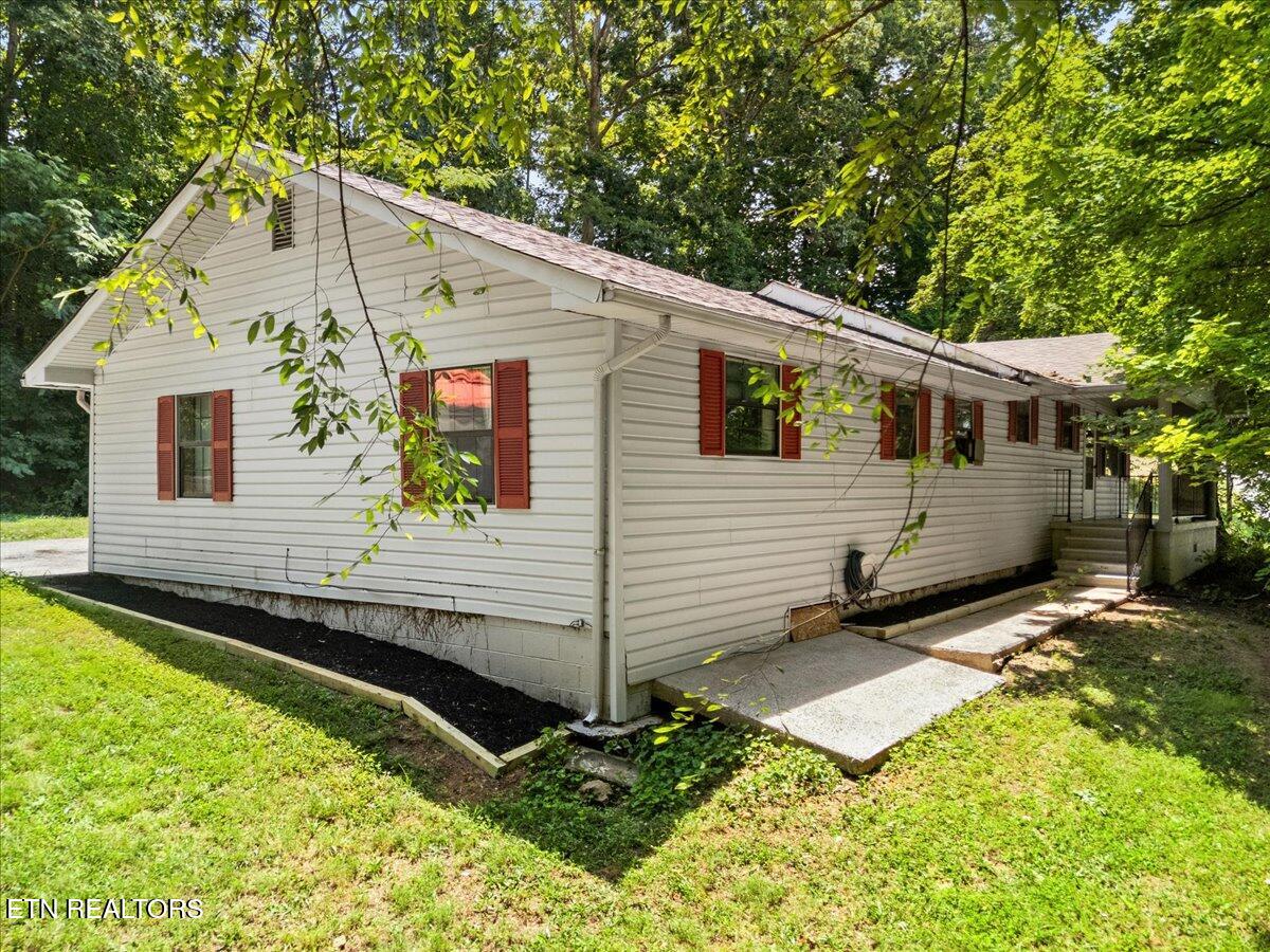 2486 Smallen Rd Property Photo 1