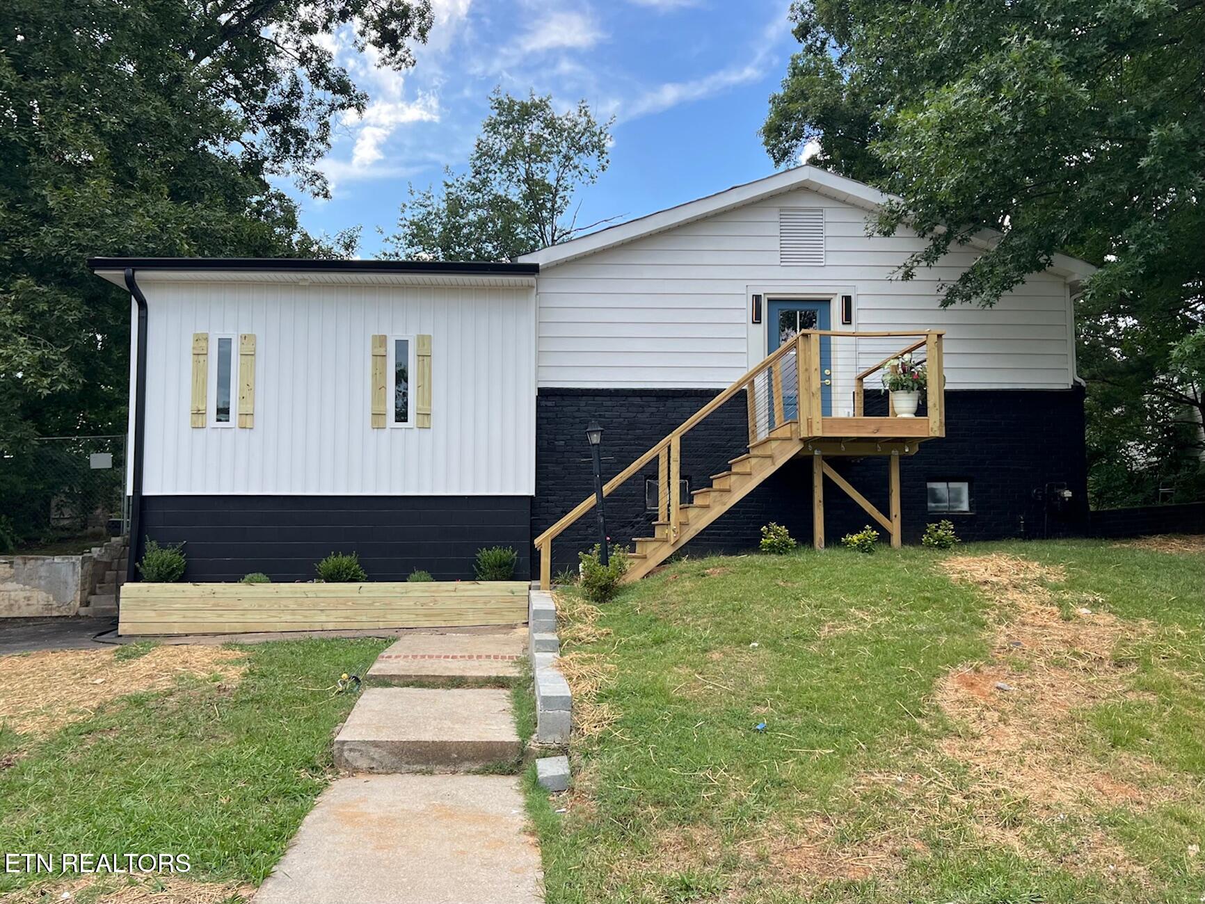 839 Gilbert St Property Photo 1