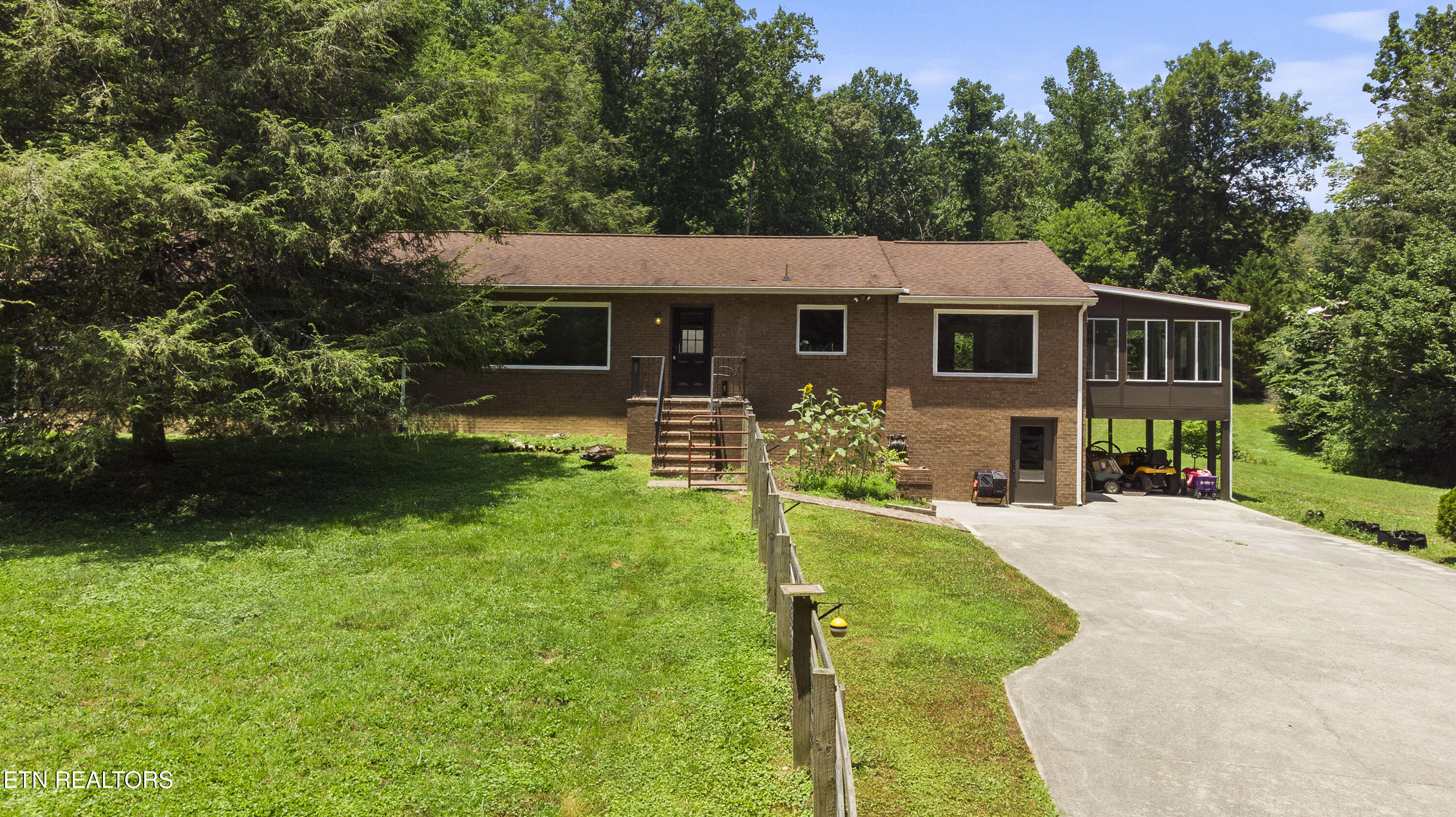99 Reservoir Rd Property Photo 1