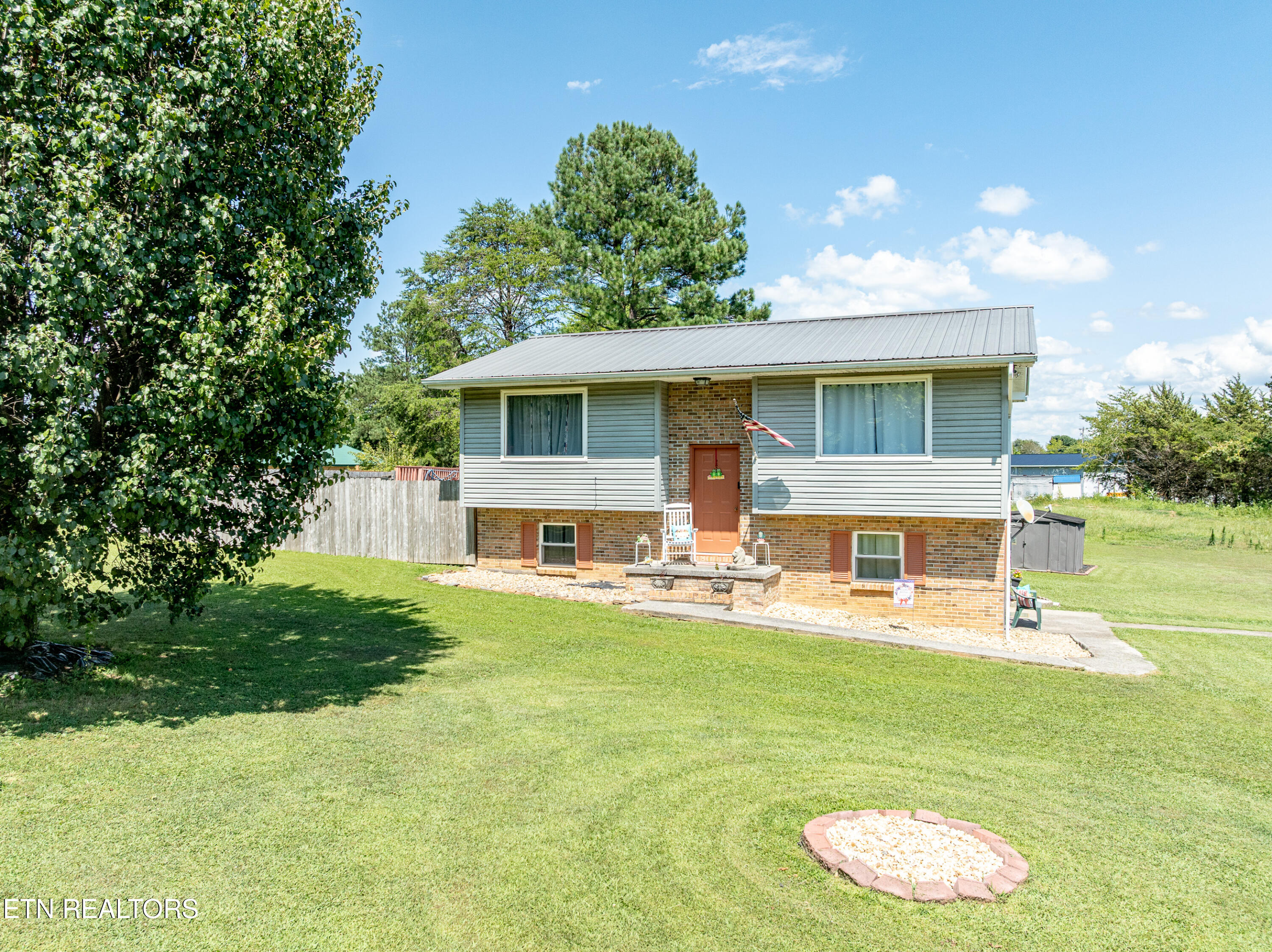 200 Sequoyah Drive Property Photo 1