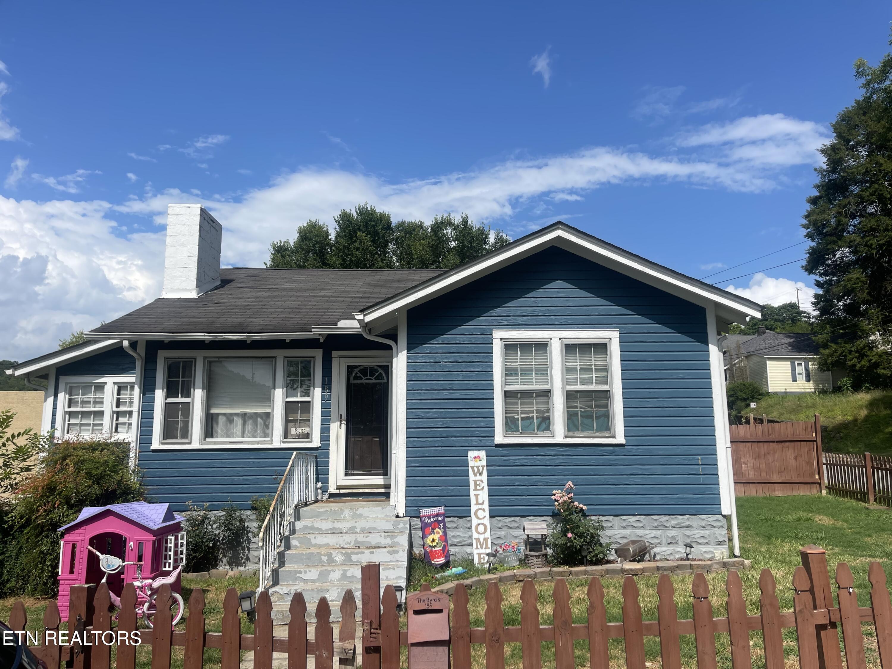 189 Bacon St Property Photo 1