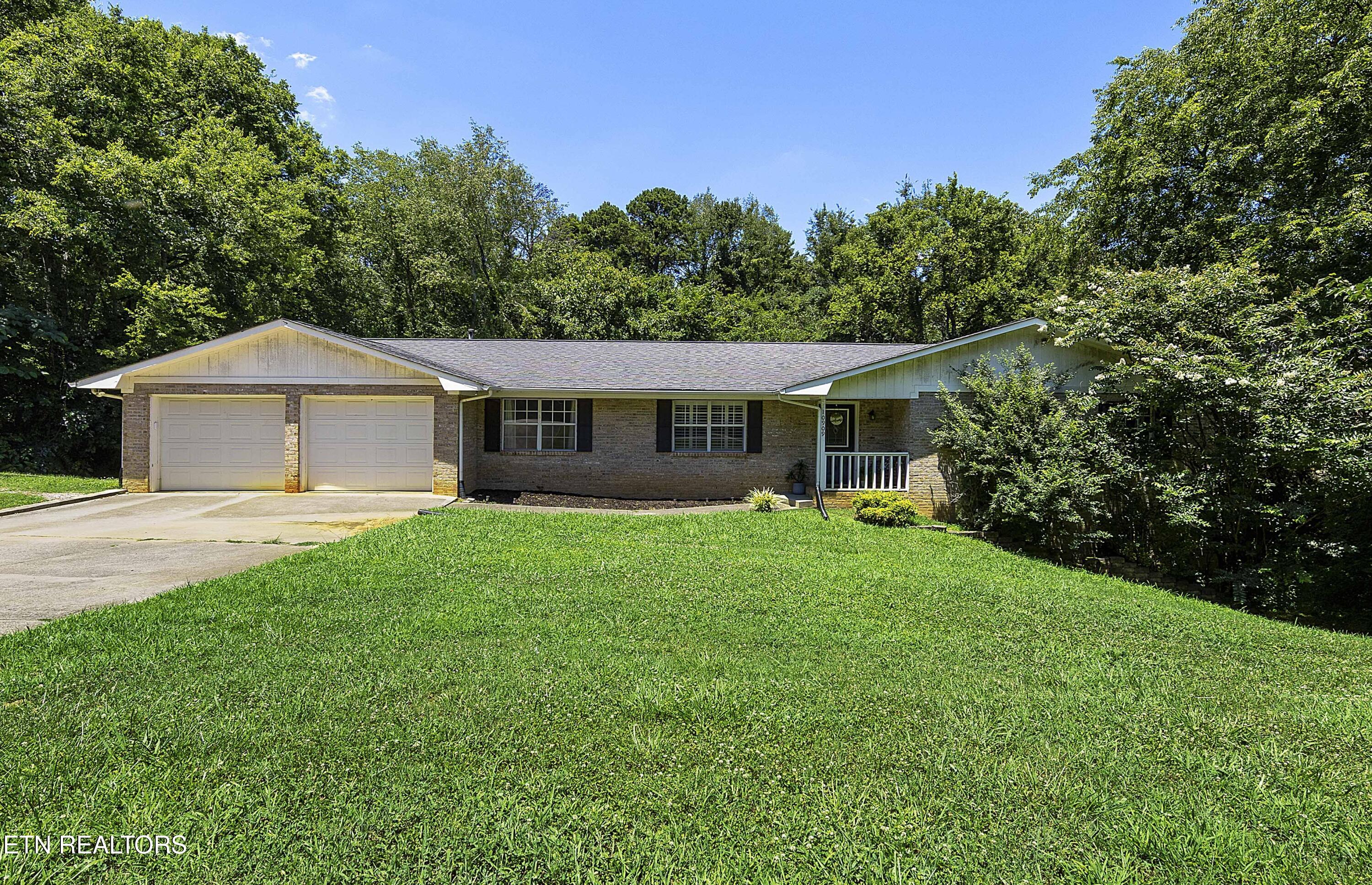 10909 Woody Drive Property Photo 1