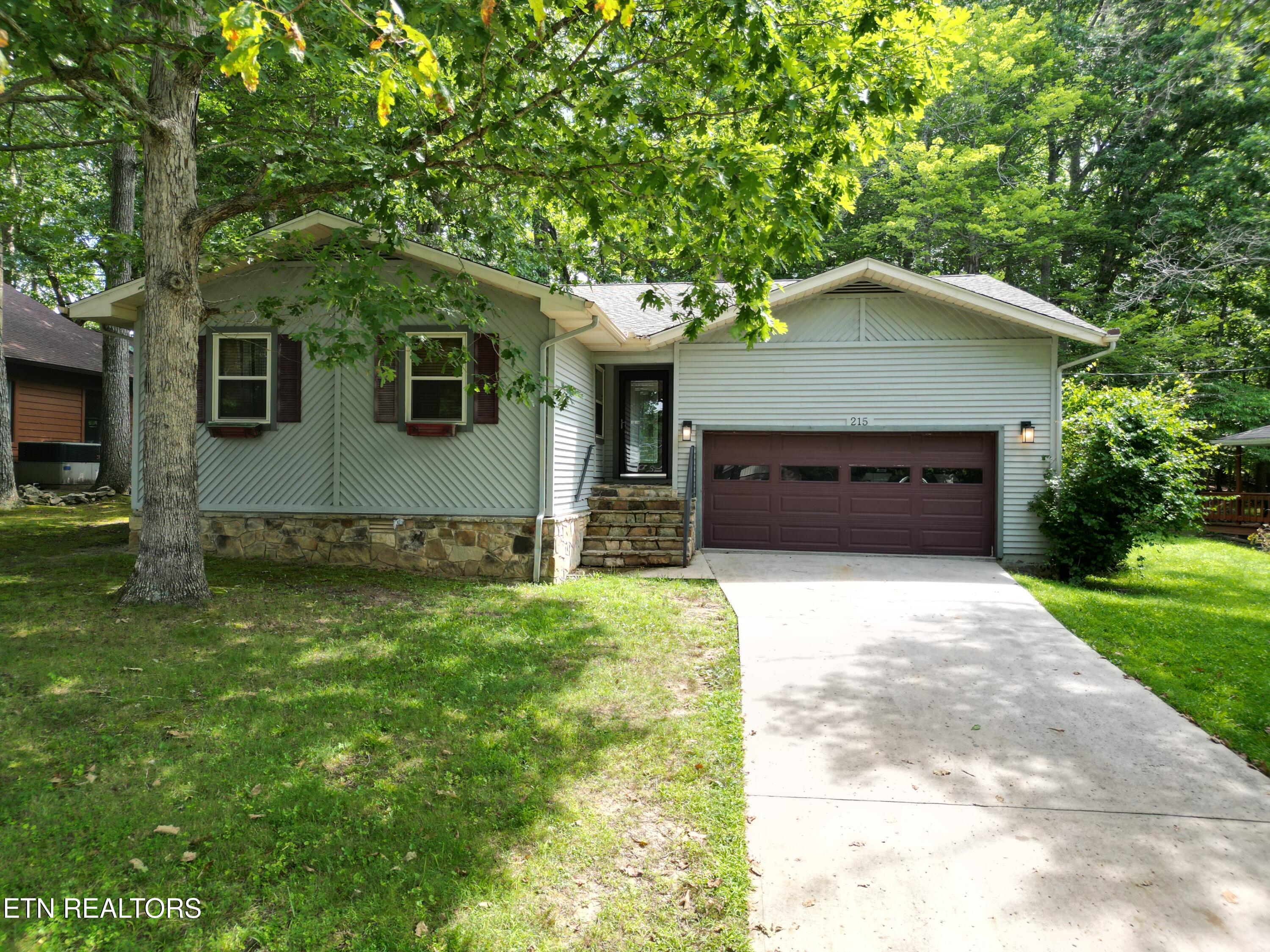 215 Snead Drive Property Photo 1