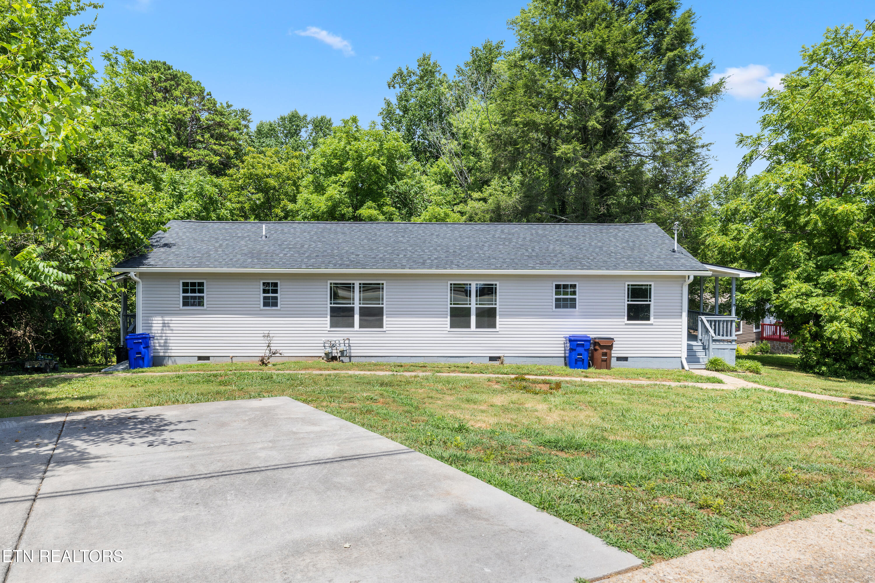 460 W Outer Drive Property Photo 1