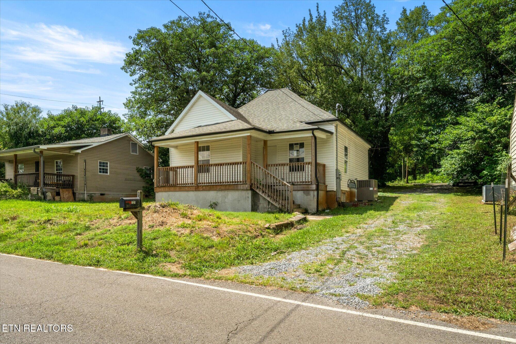 721 W Emerald Ave