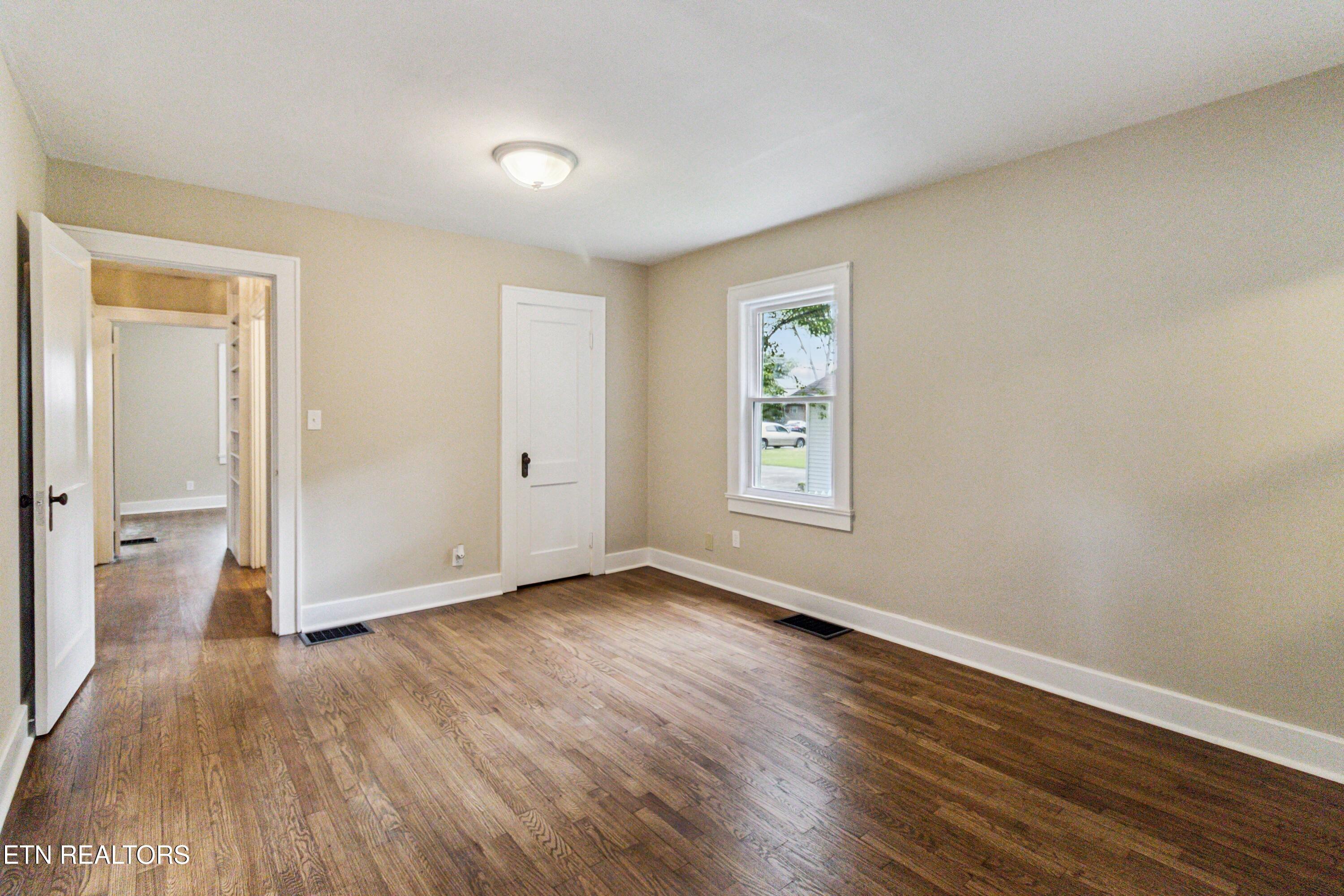 946 Poplar St Property Photo 12