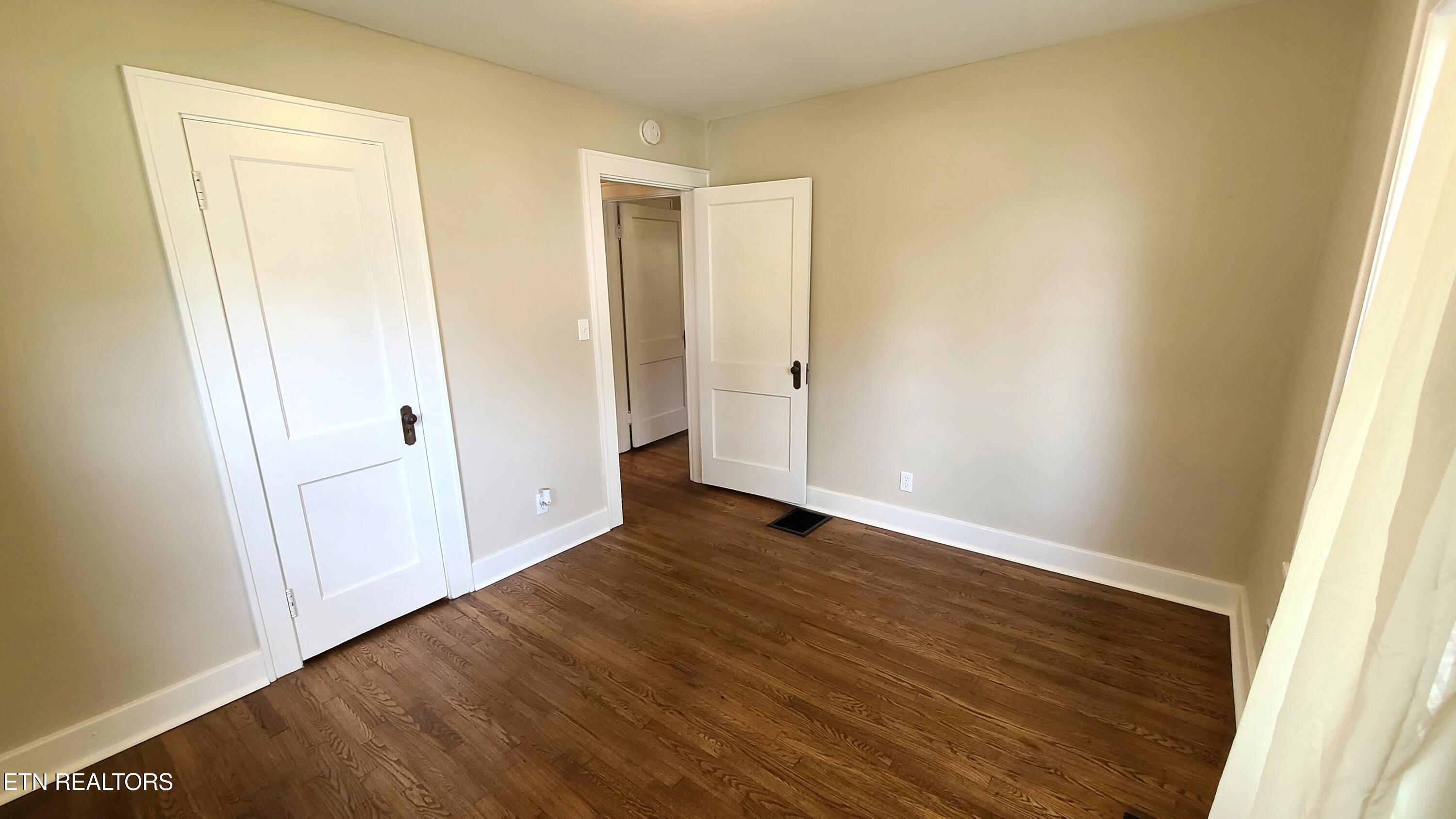 946 Poplar St Property Photo 14