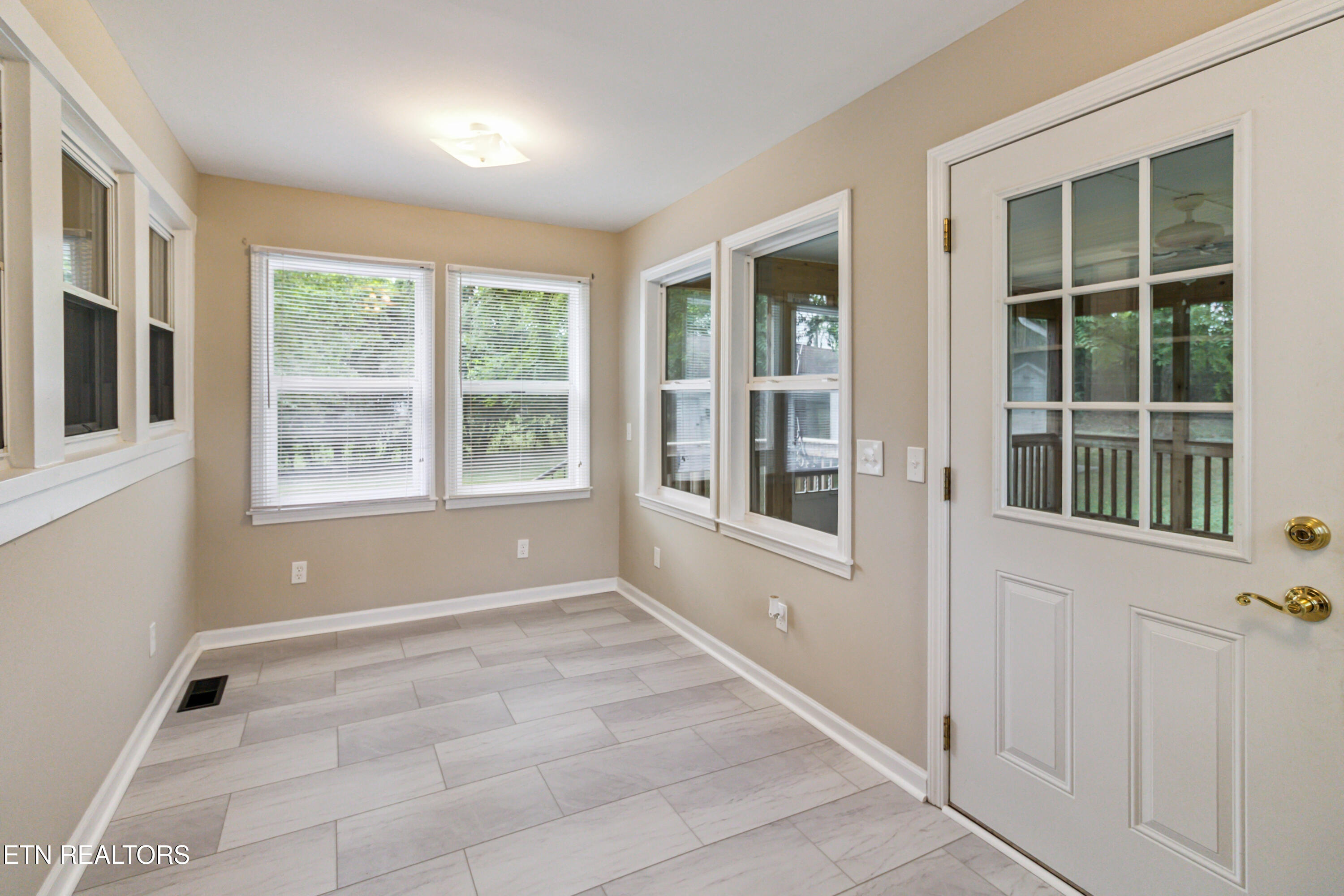 946 Poplar St Property Photo 16
