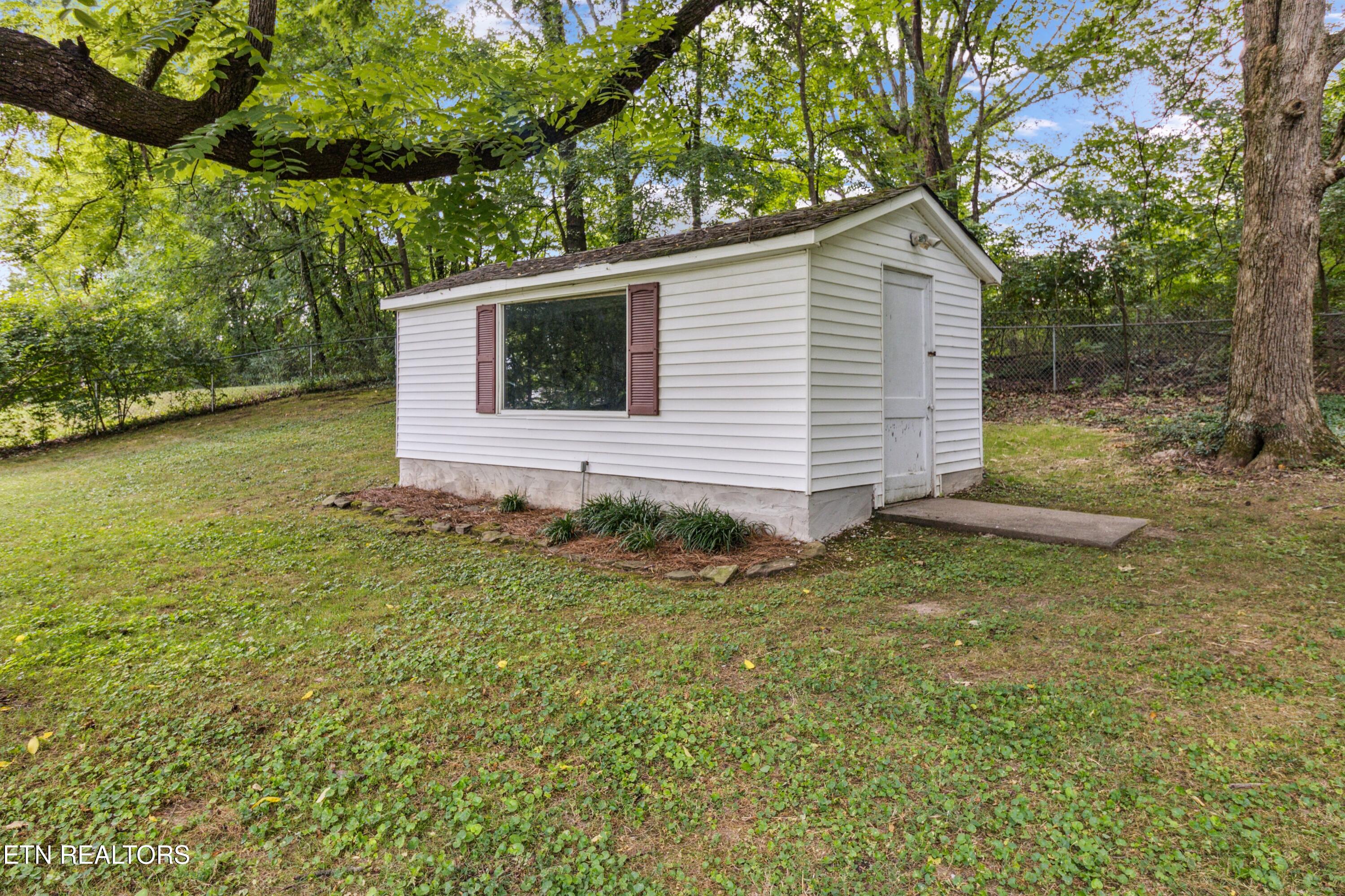 946 Poplar St Property Photo 18