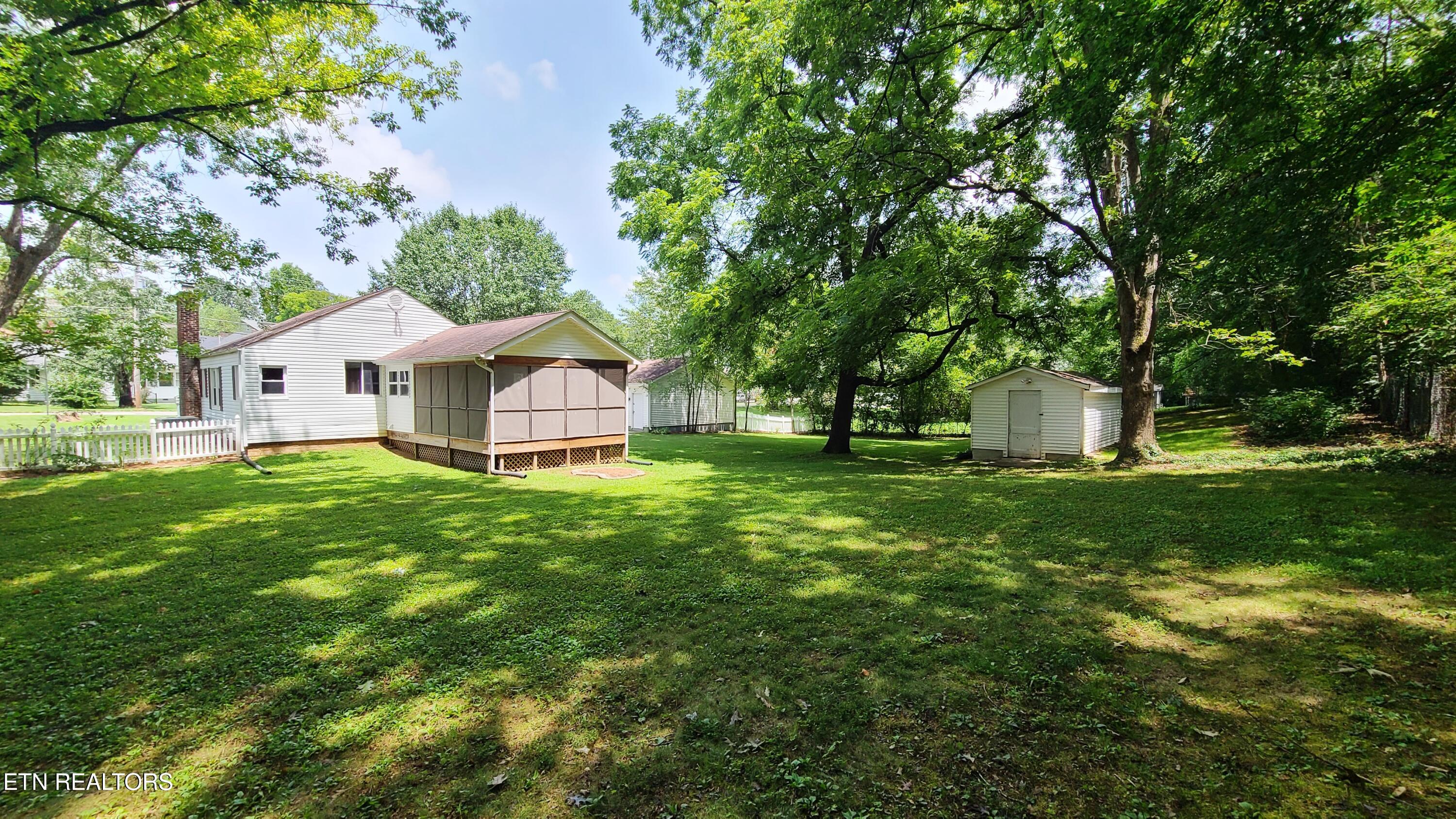 946 Poplar St Property Photo 19