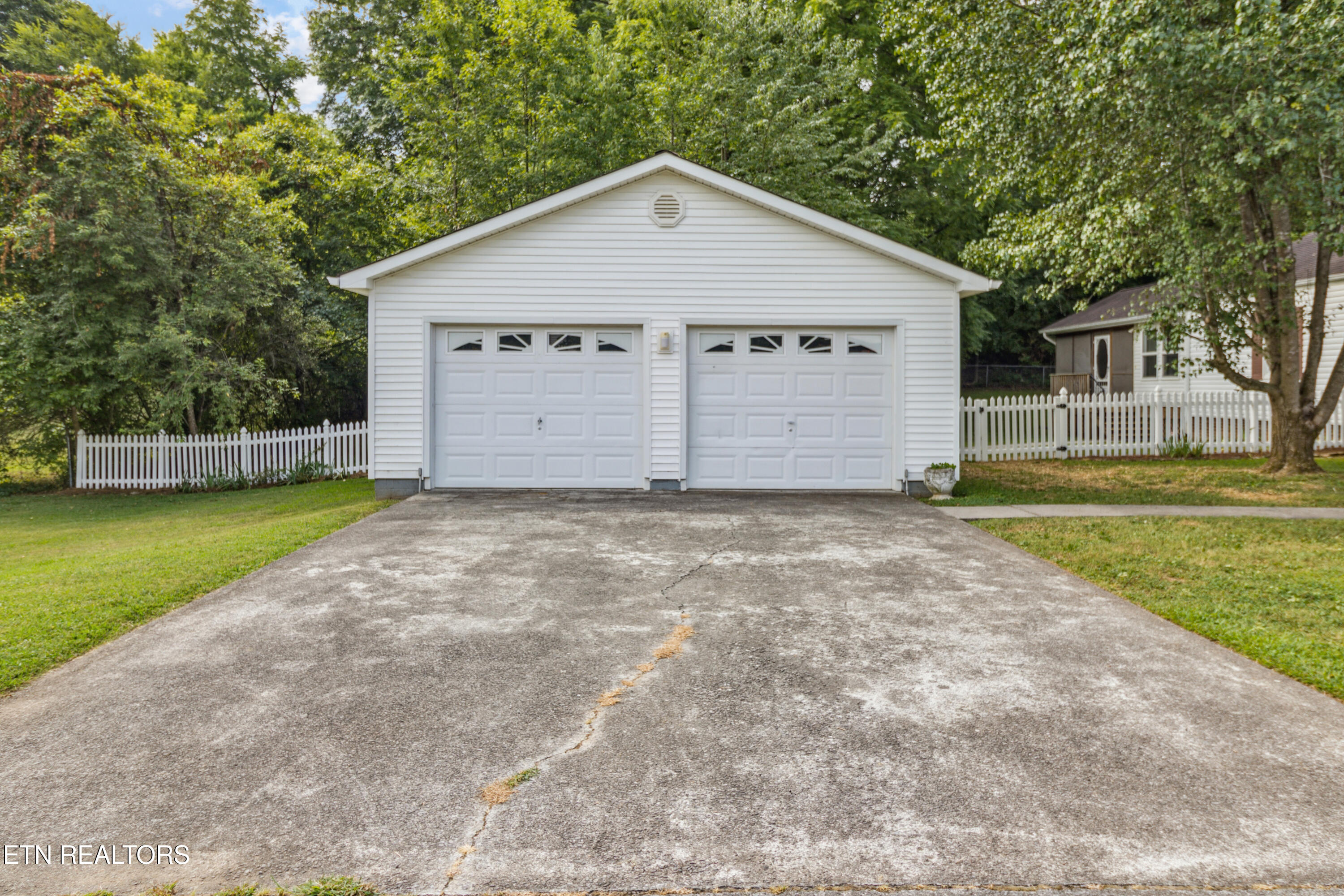 946 Poplar St Property Photo 23