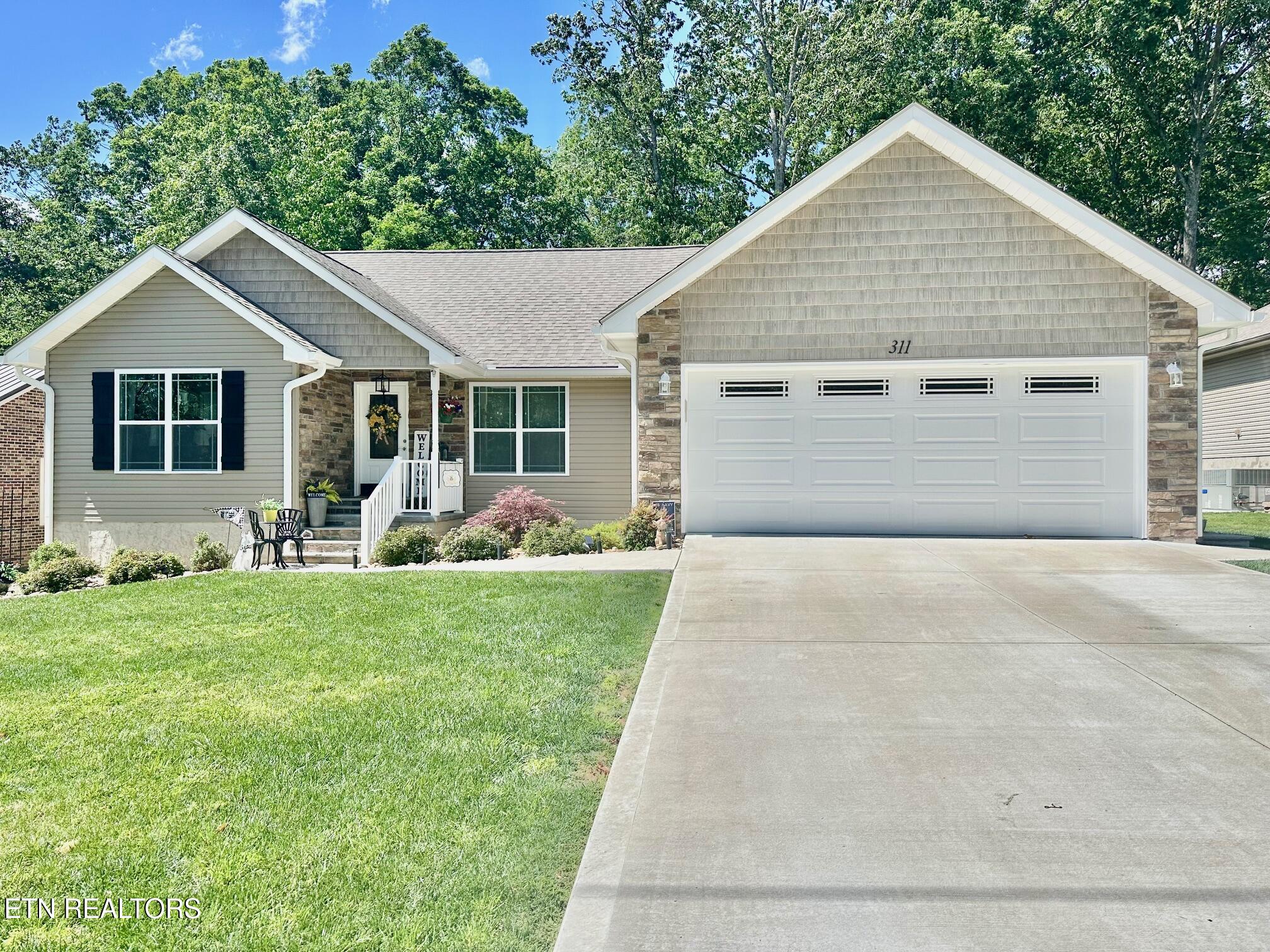 311 Lakeview Drive Property Photo 1
