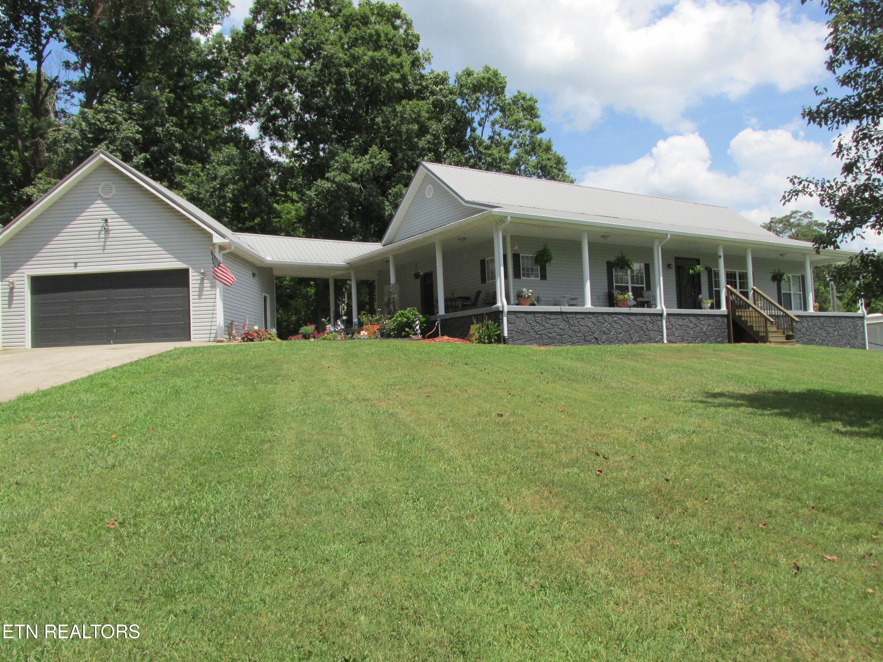 1844 Peterson Rd Property Photo 1