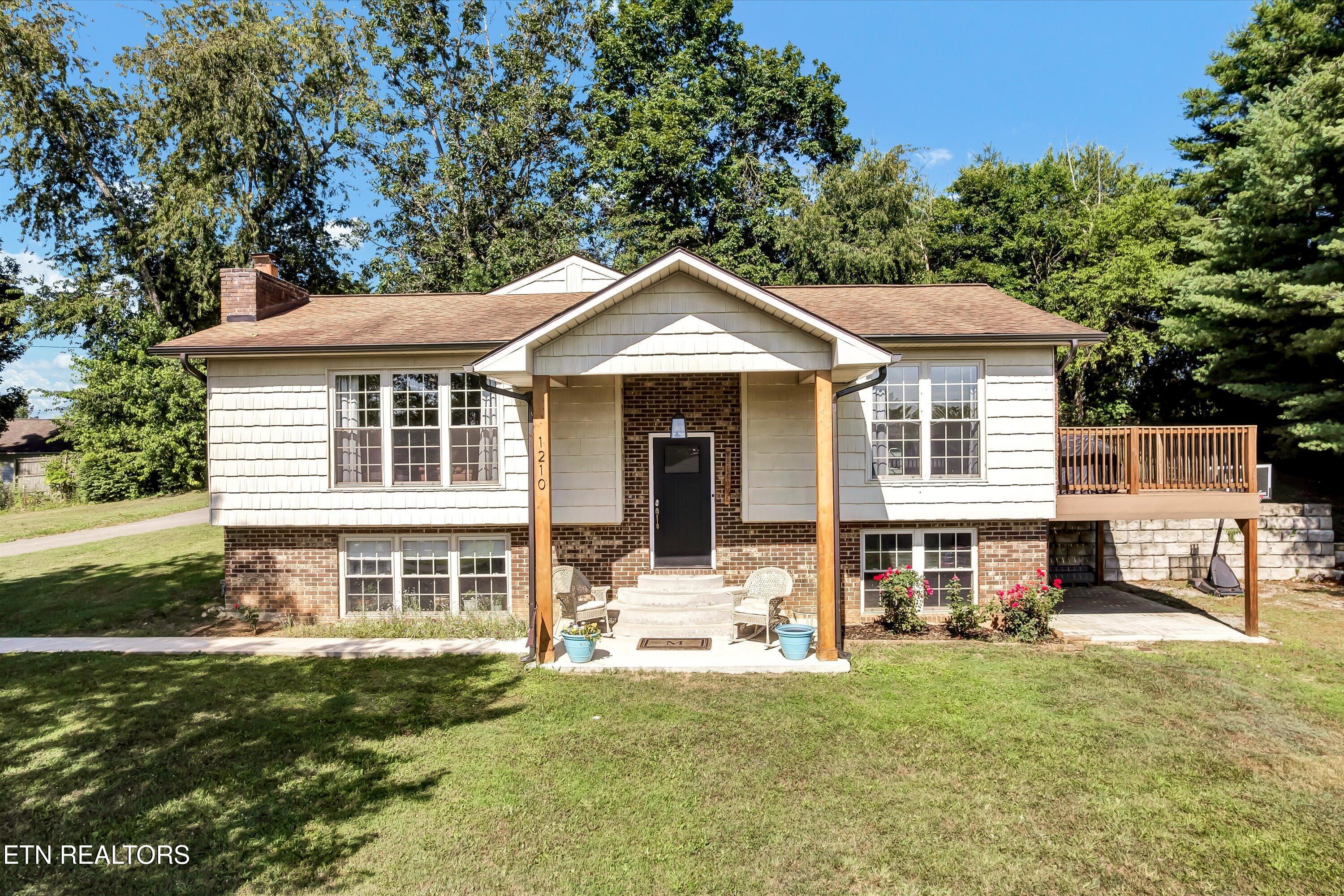 1210 Rowe St Property Photo 1