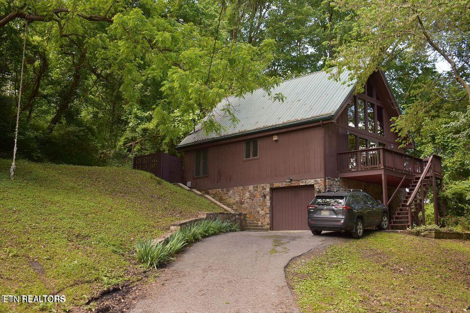515 Englewood Rd Property Photo 1
