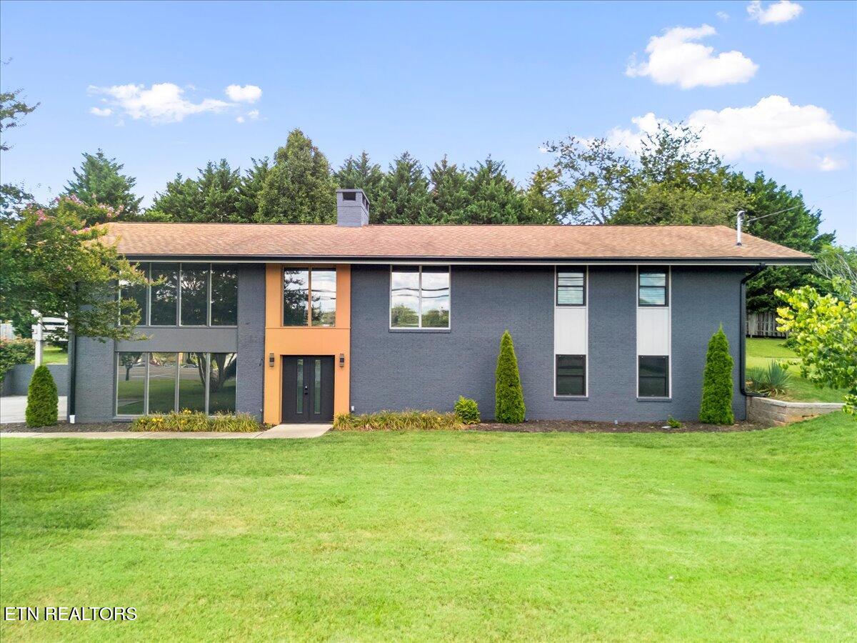 813 N Cedar Bluff Rd Property Photo 1