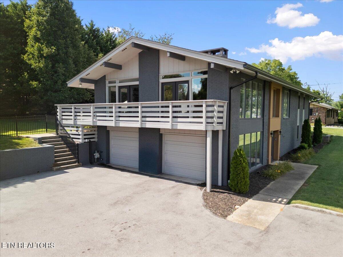 813 N Cedar Bluff Rd Property Photo 3