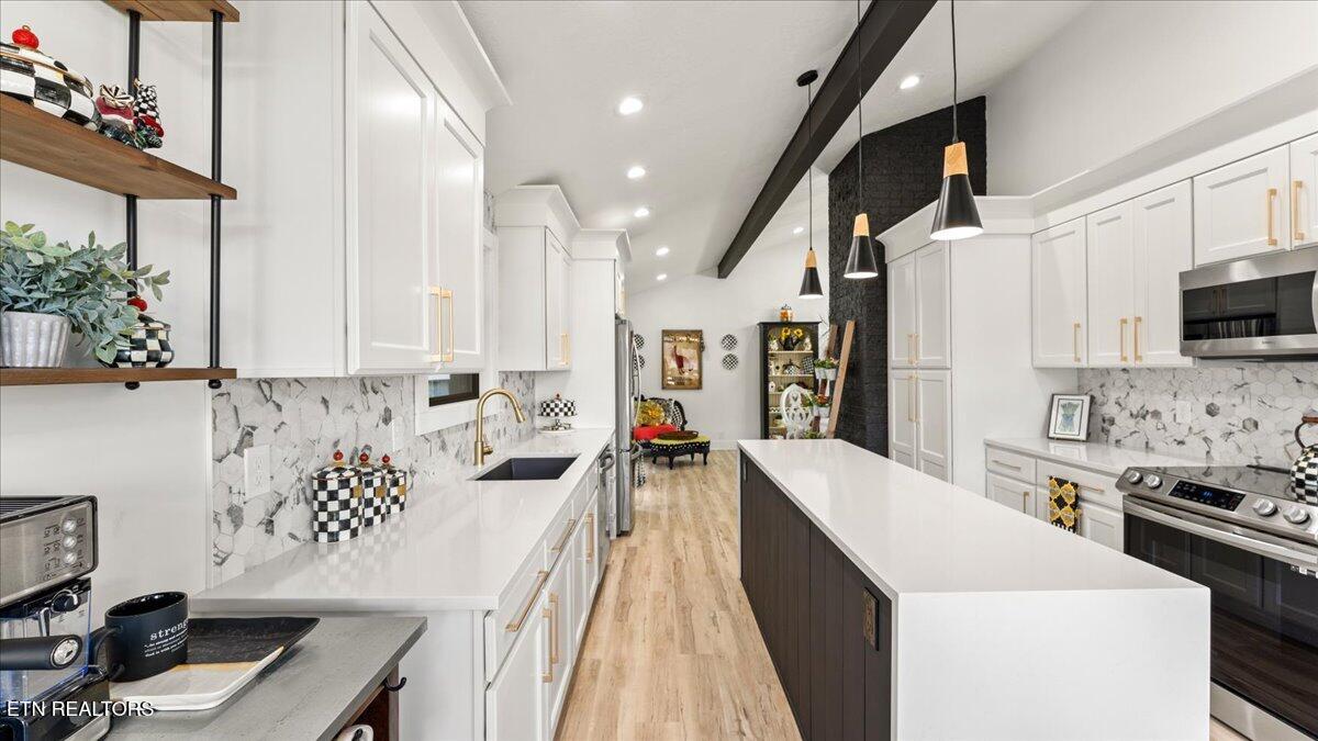 813 N Cedar Bluff Rd Property Photo 6