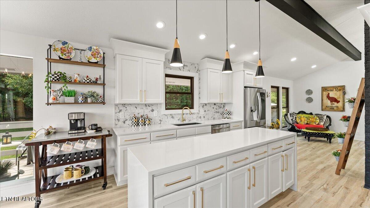 813 N Cedar Bluff Rd Property Photo 7