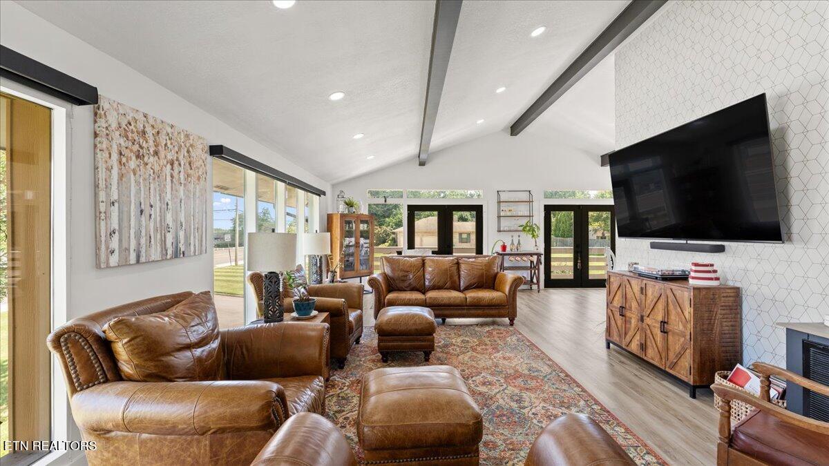 813 N Cedar Bluff Rd Property Photo 10