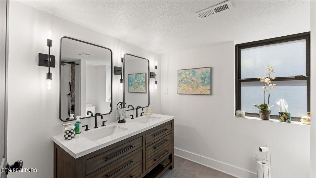 813 N Cedar Bluff Rd Property Photo 33