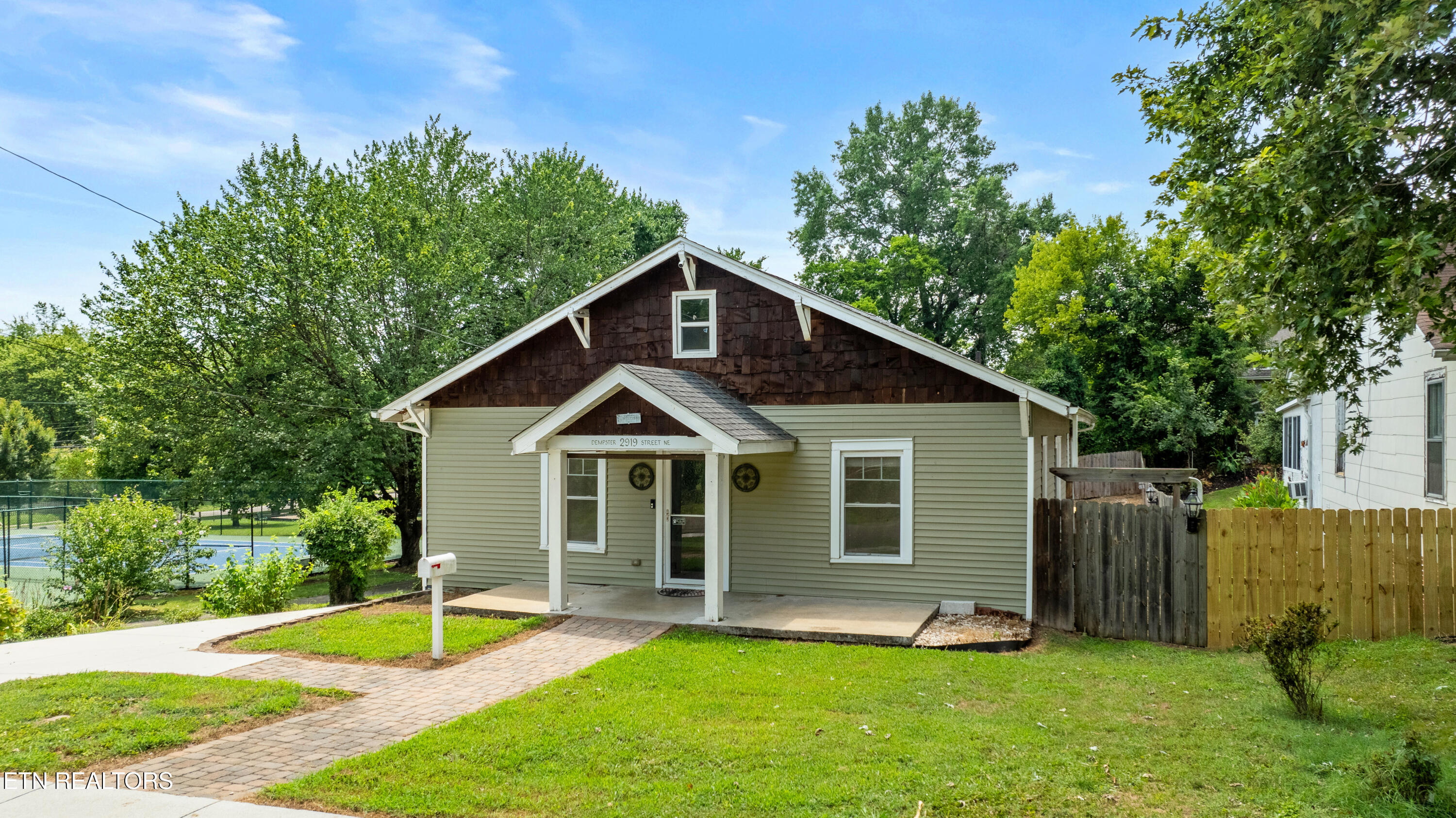 2919 Dempster St Property Photo 1