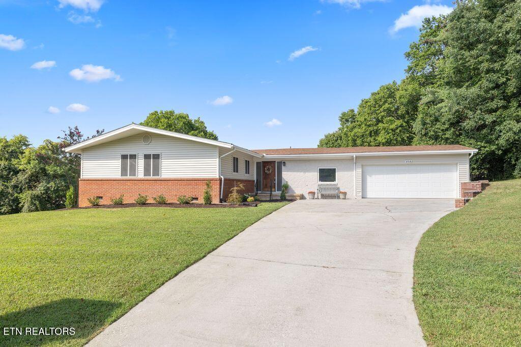 4316 NE Shangri La Drive Property Photo 1