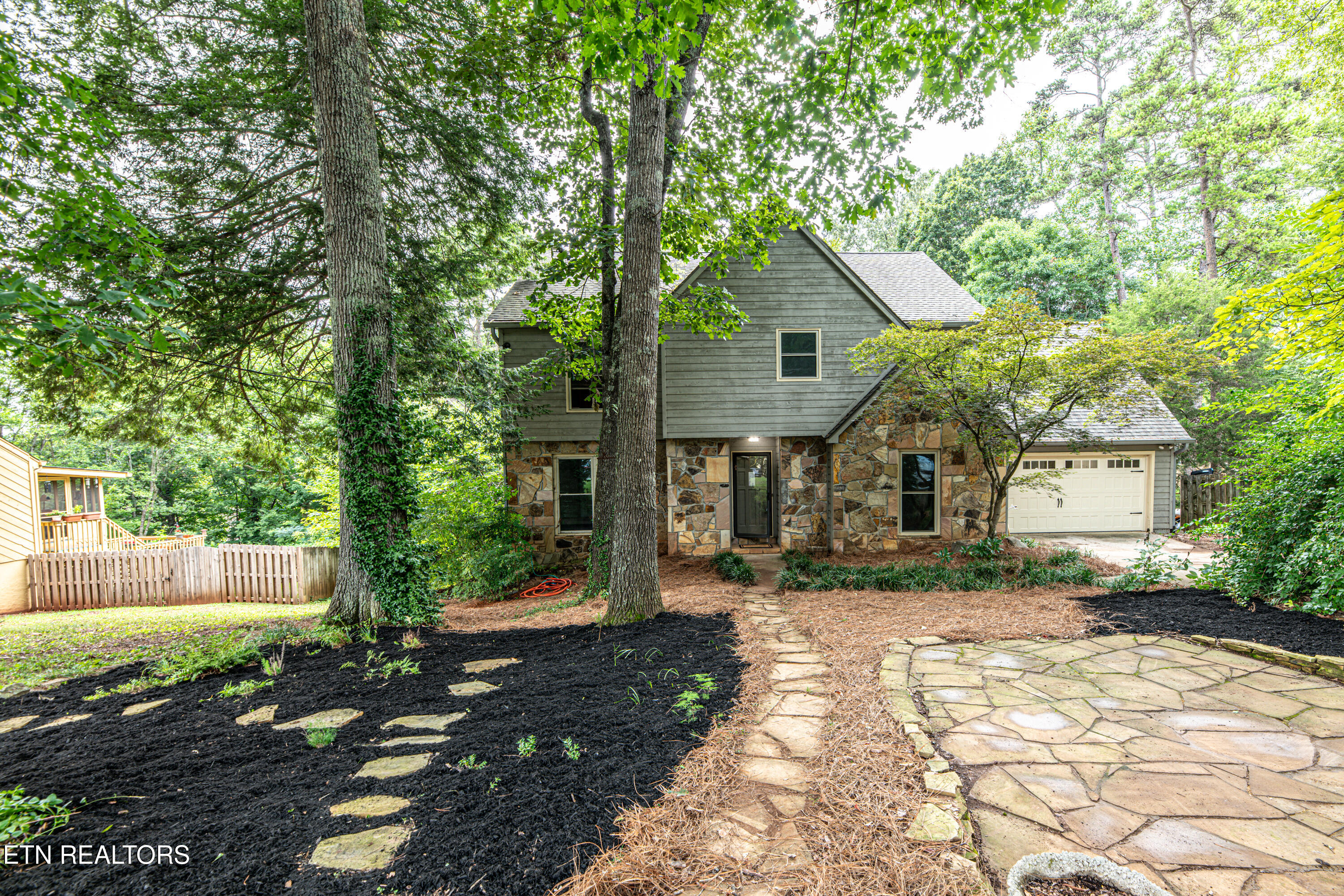 1140 Farrington Drive Property Photo 1