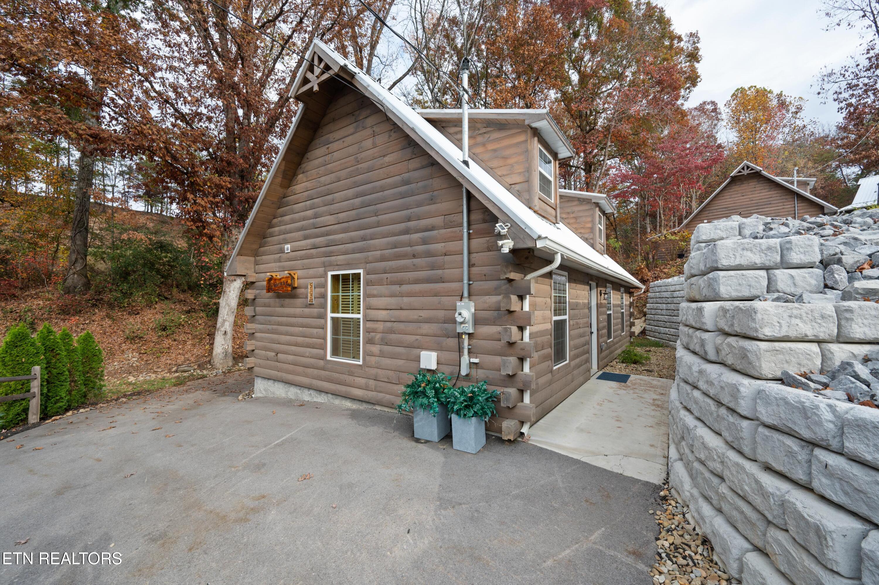 513 Golf Rd Property Photo 1