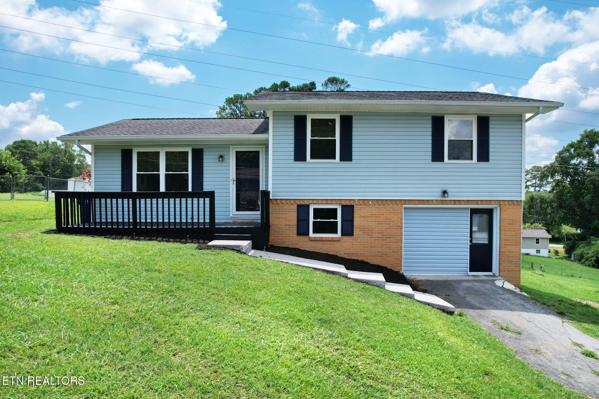 1842 NE Rolling Brook Drive Property Photo 1