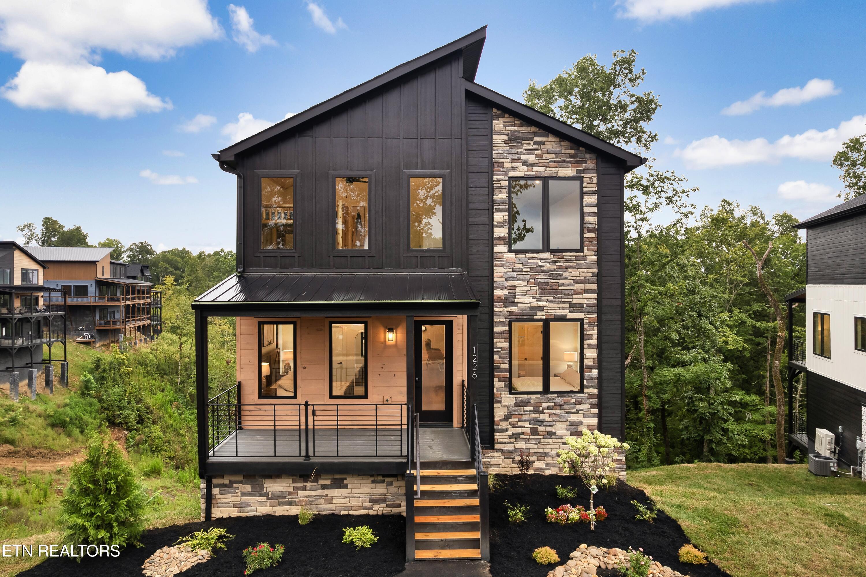 1226 Reedmont Way Property Photo 1