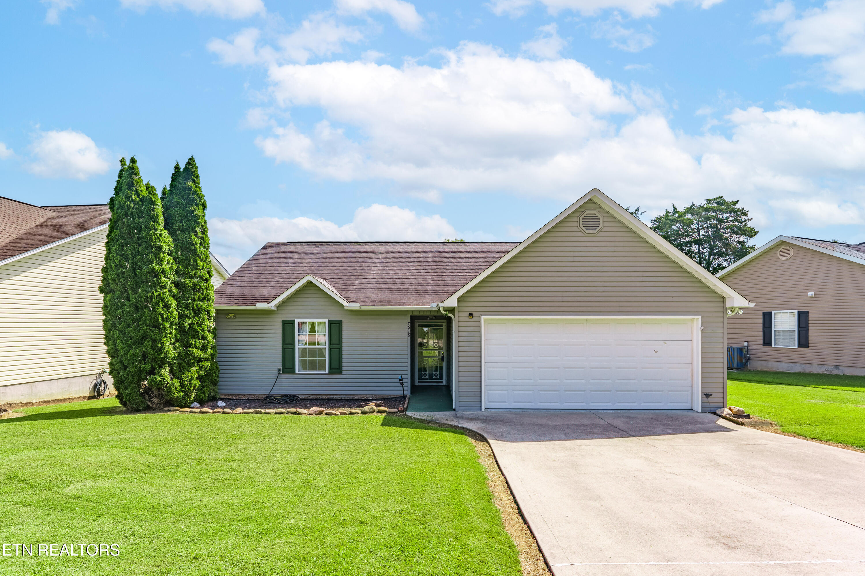 7618 Silveredge Way Property Photo 1