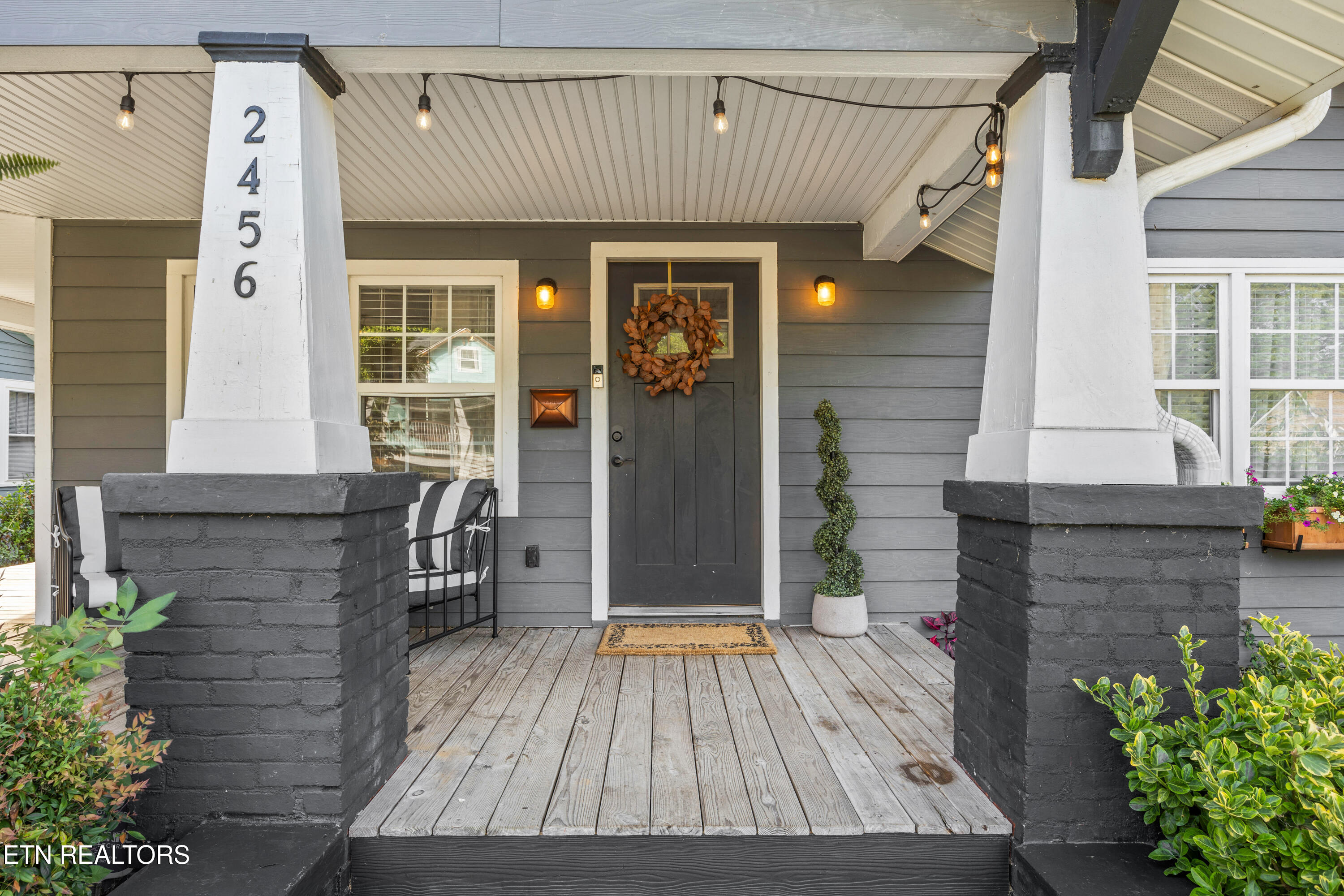 2456 Washington Ave Property Photo 1