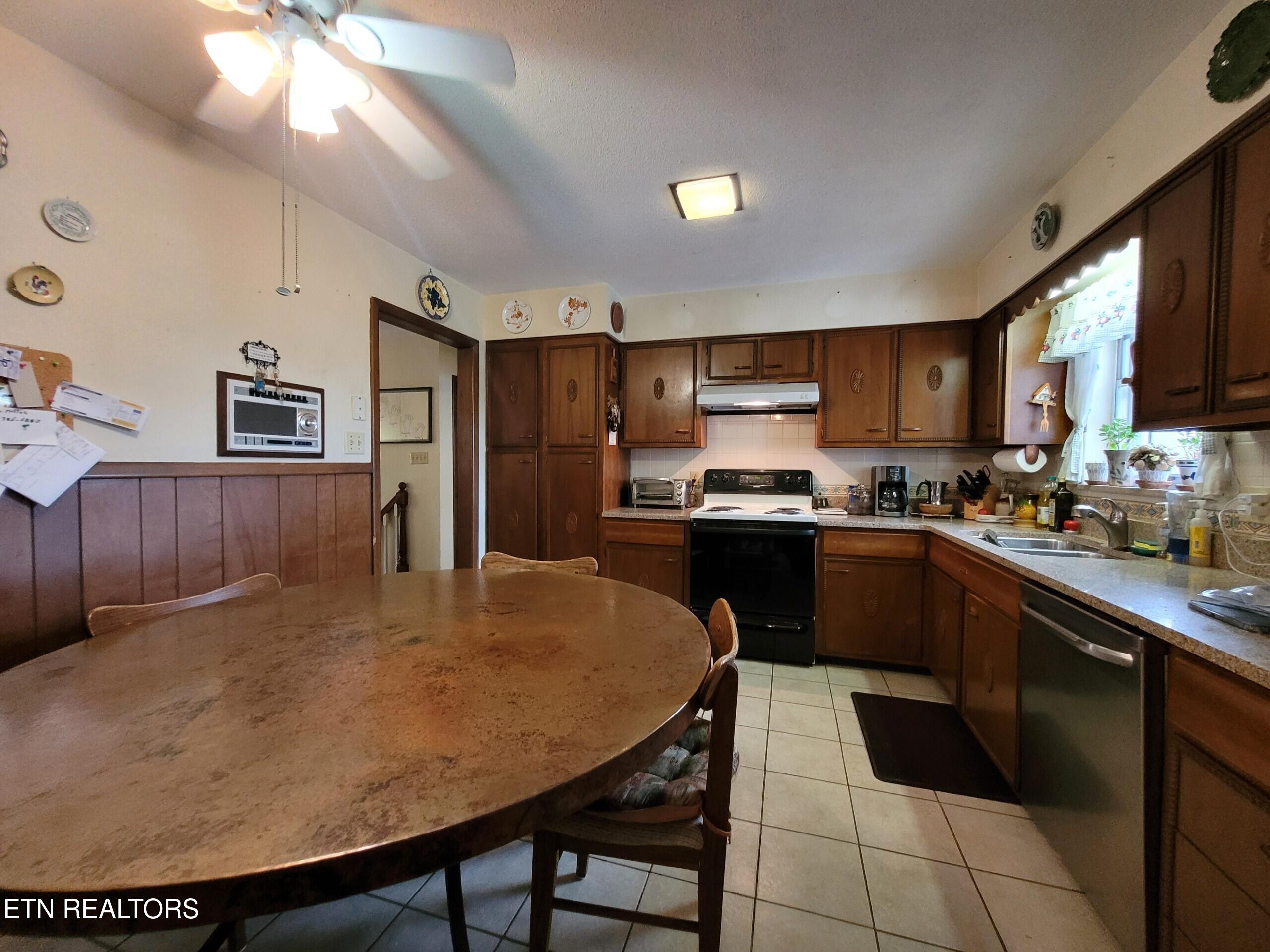 9520 Gulf Park Drive Property Photo 2