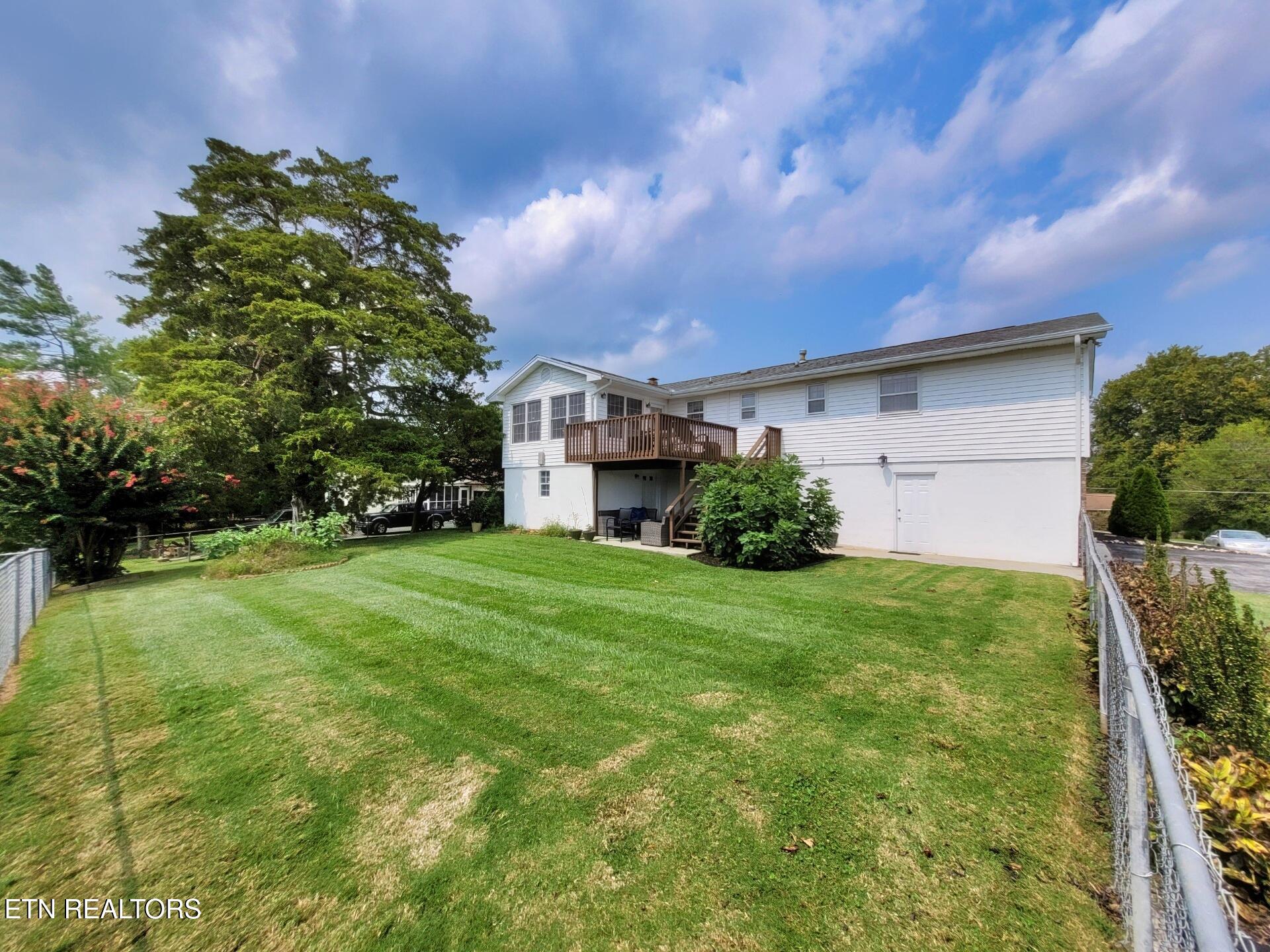 9520 Gulf Park Drive Property Photo 4