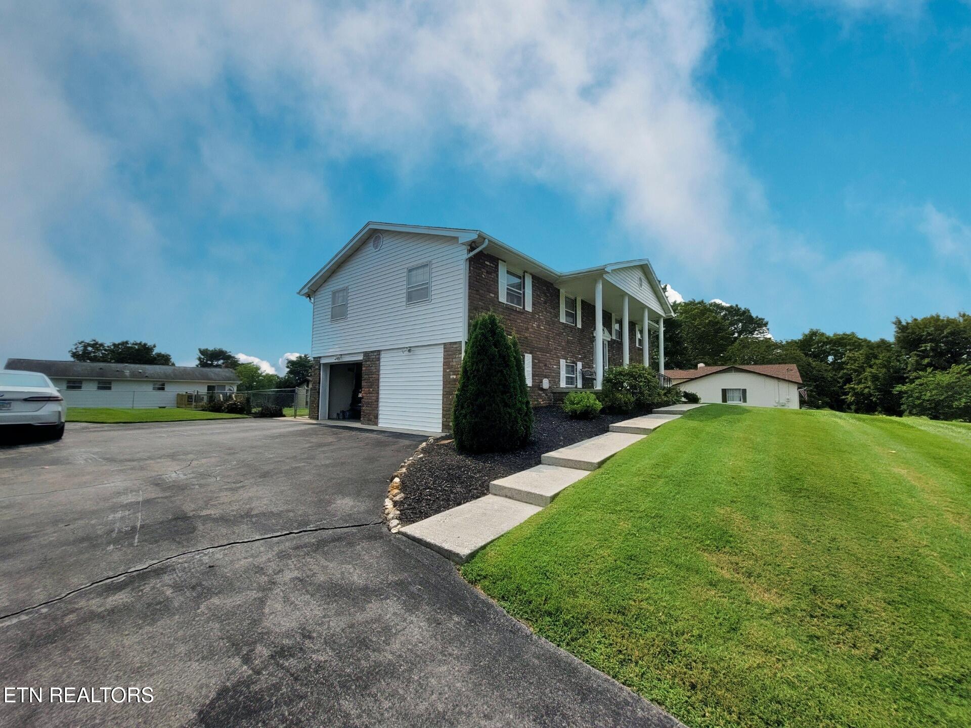 9520 Gulf Park Drive Property Photo 13