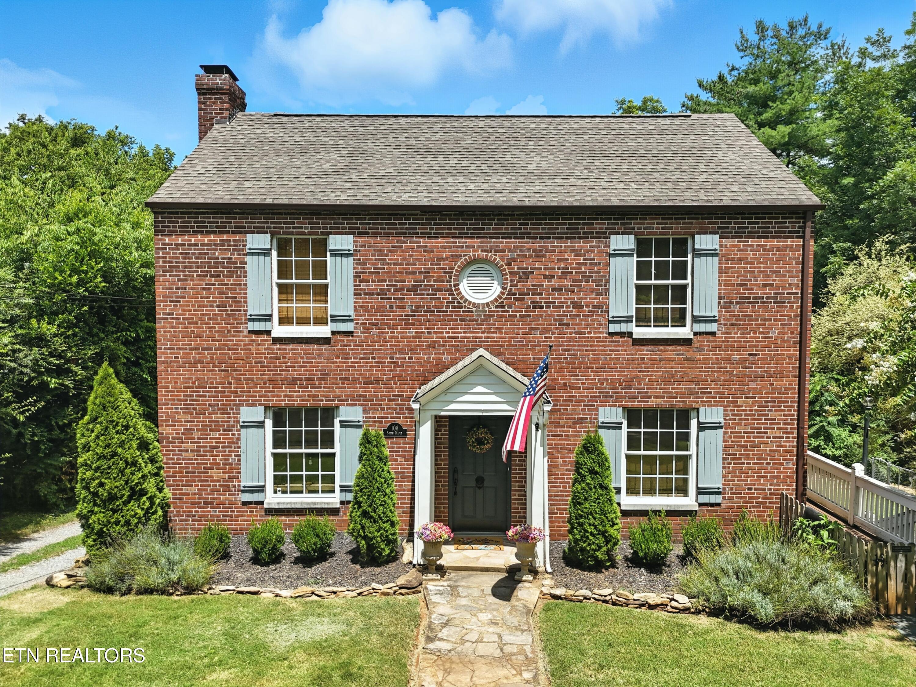 108 S Maple St Property Photo 1