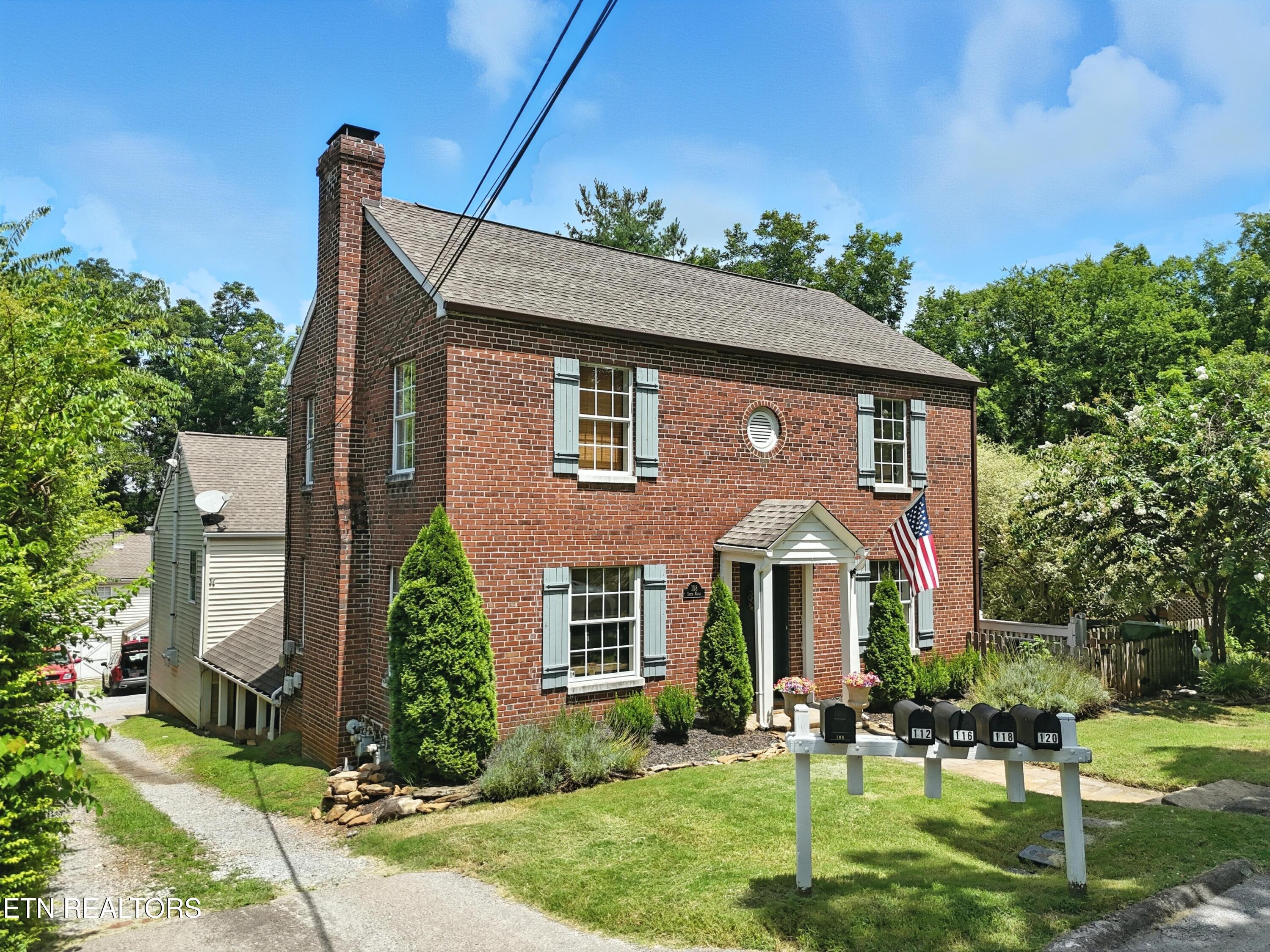 108 S Maple St Property Photo 3