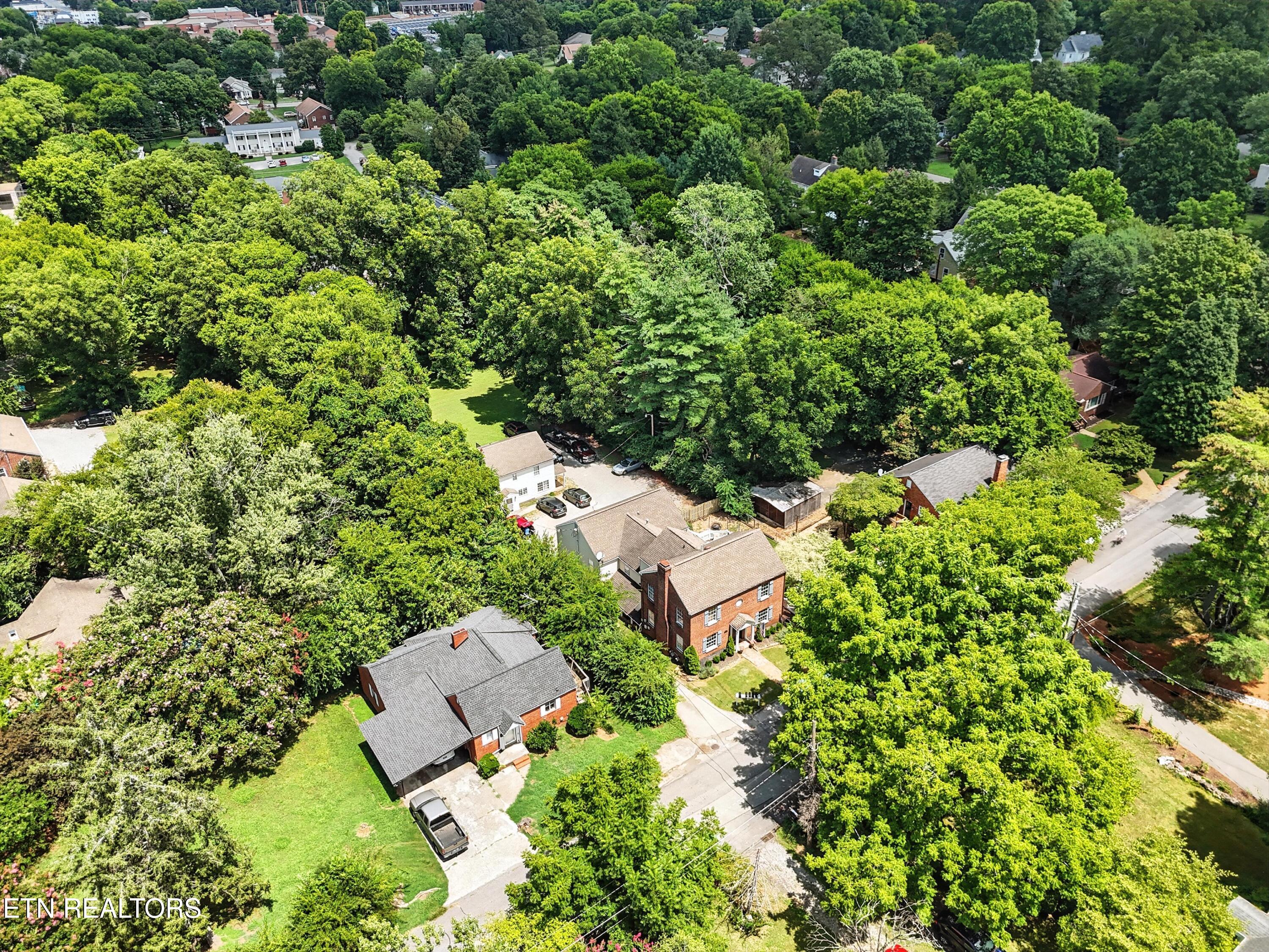 108 S Maple St Property Photo 4