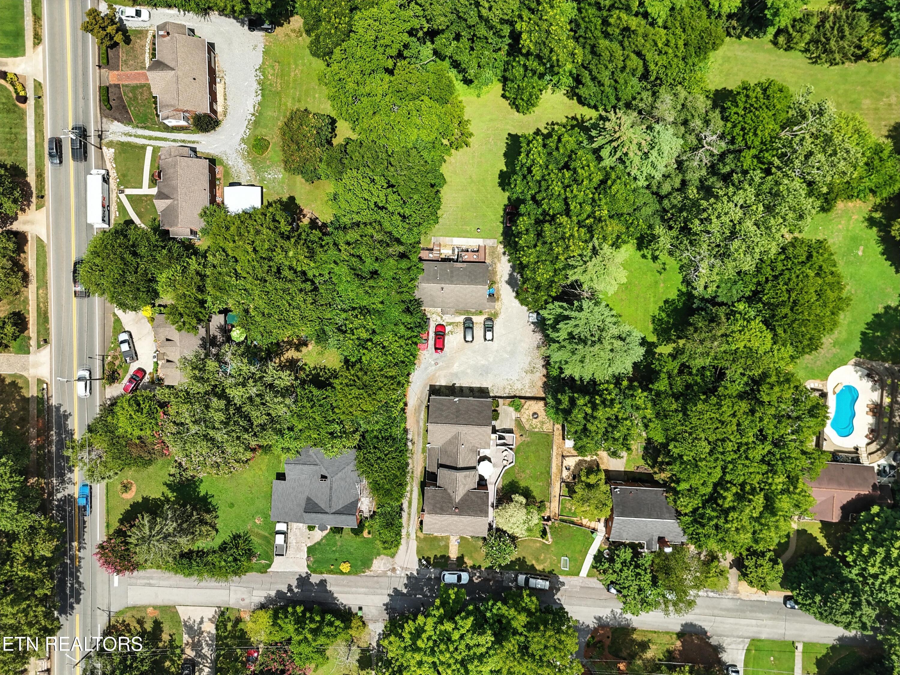 108 S Maple St Property Photo 5