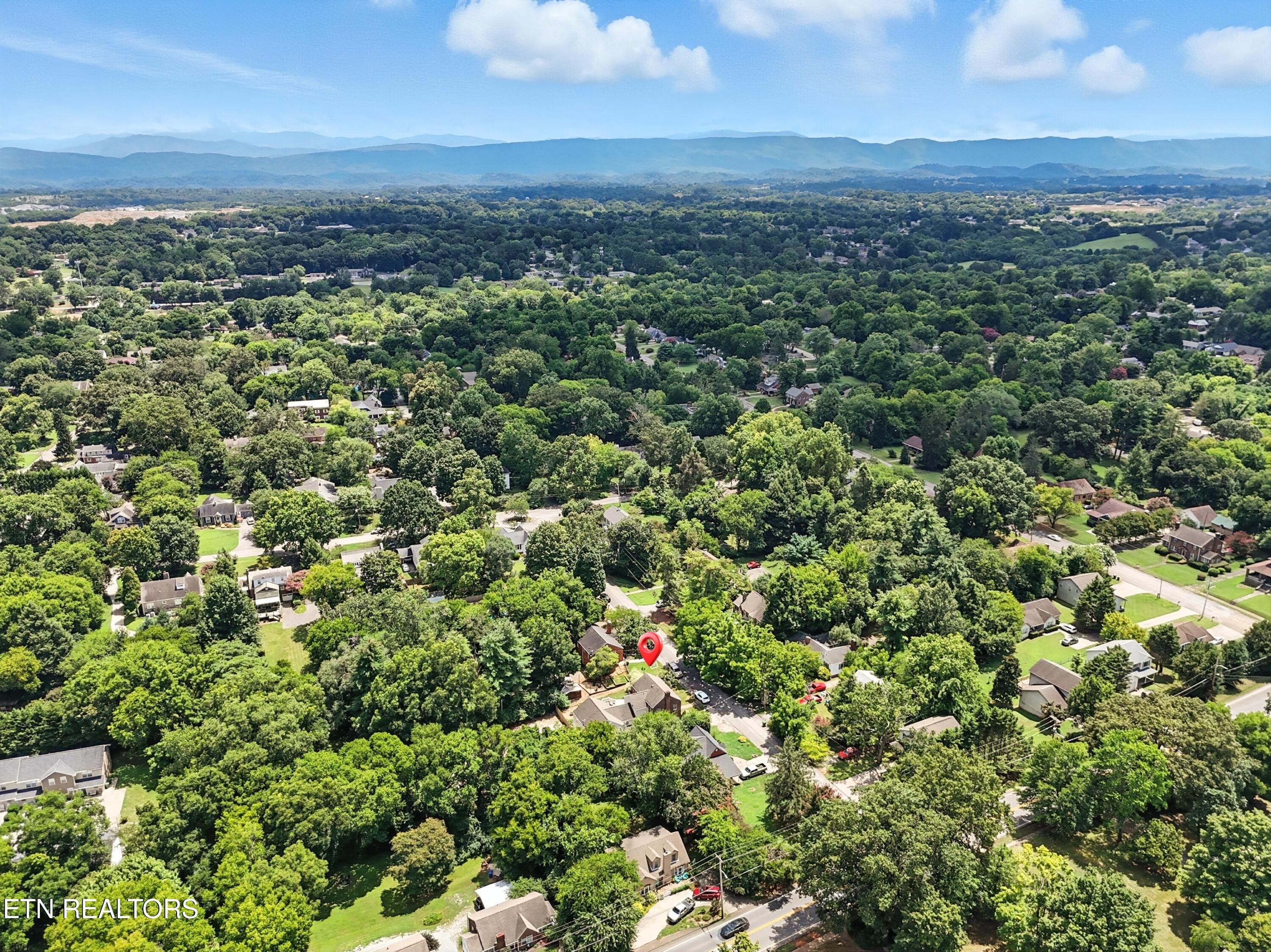 108 S Maple St Property Photo 9