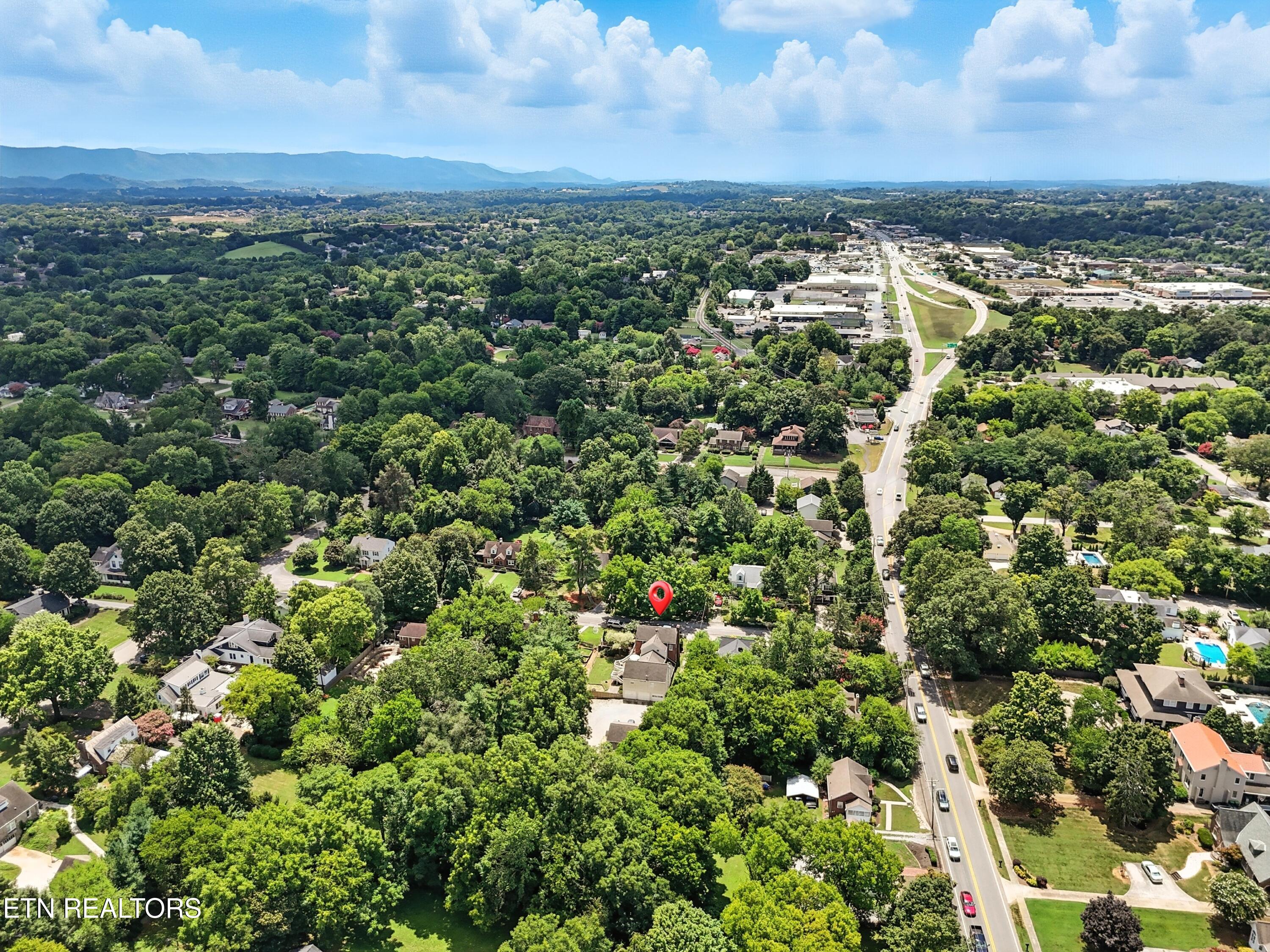 108 S Maple St Property Photo 10