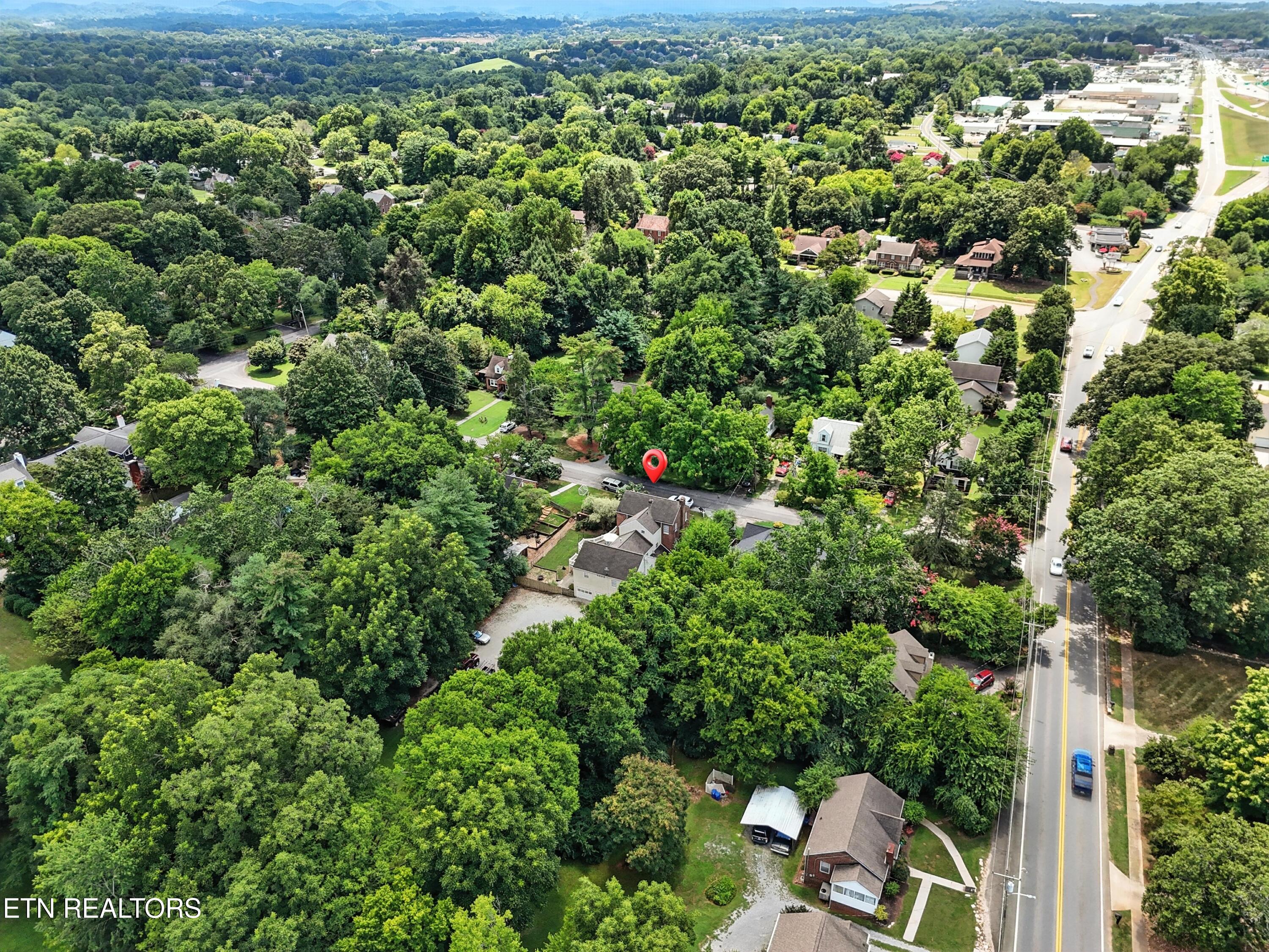 108 S Maple St Property Photo 17