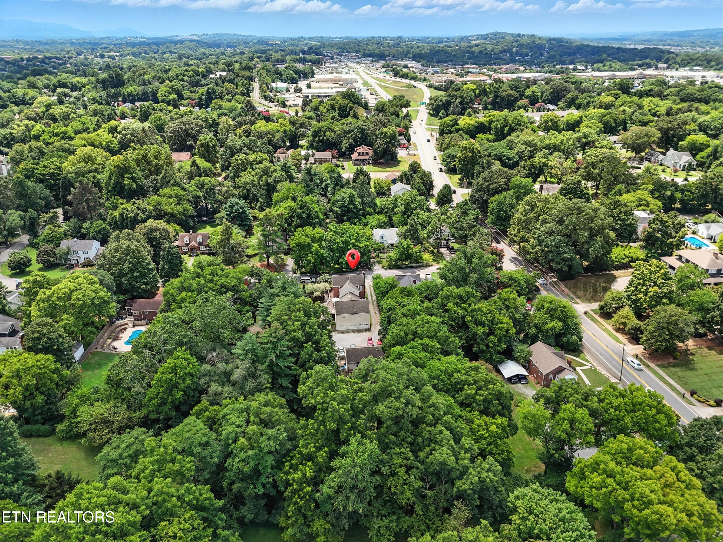 108 S Maple St Property Photo 18