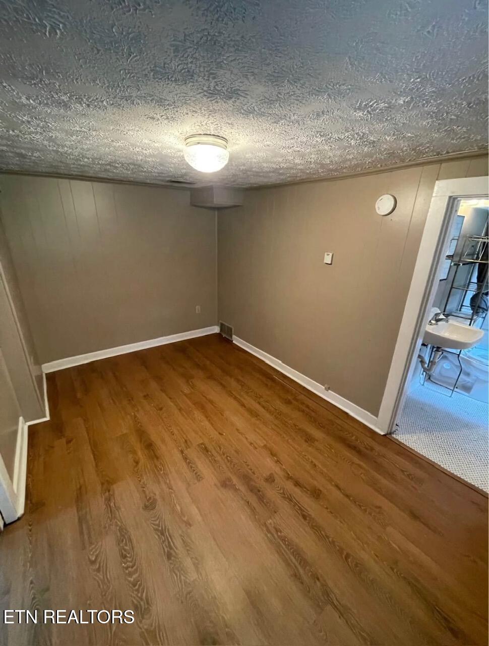 108 S Maple St Property Photo 33