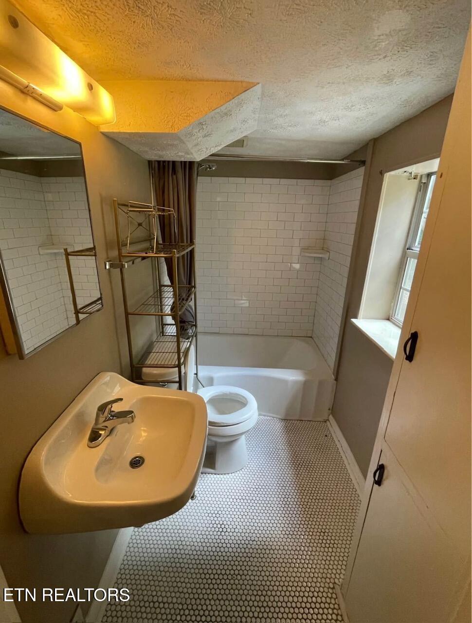 108 S Maple St Property Photo 34