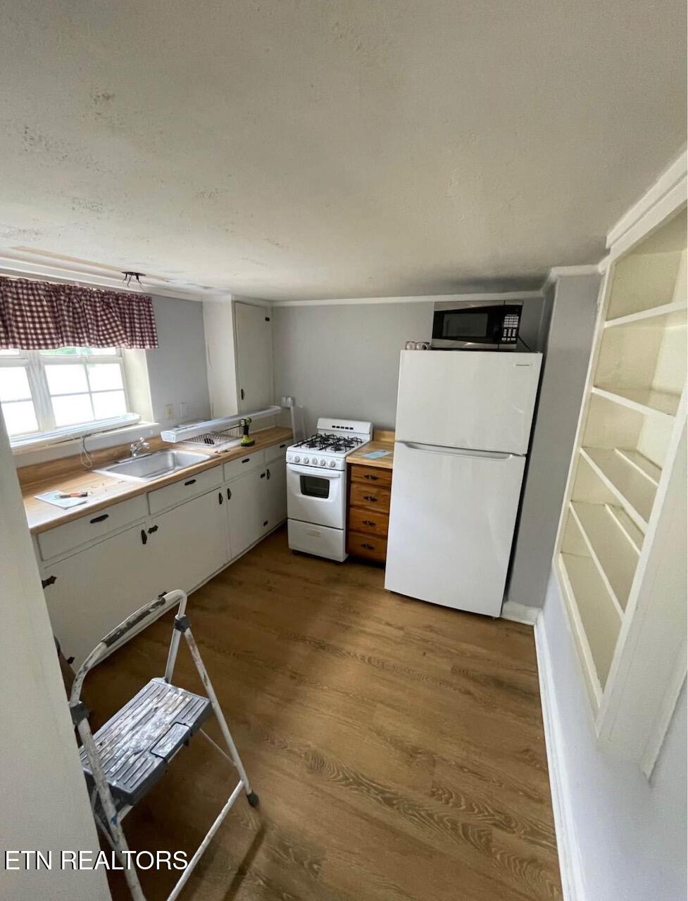 108 S Maple St Property Photo 35